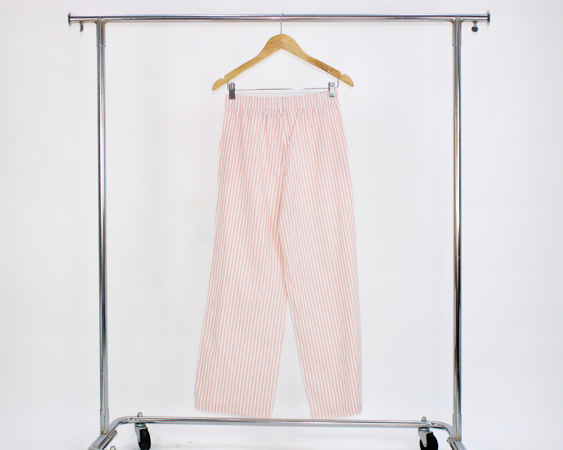 F39 Pantalón linea vertical