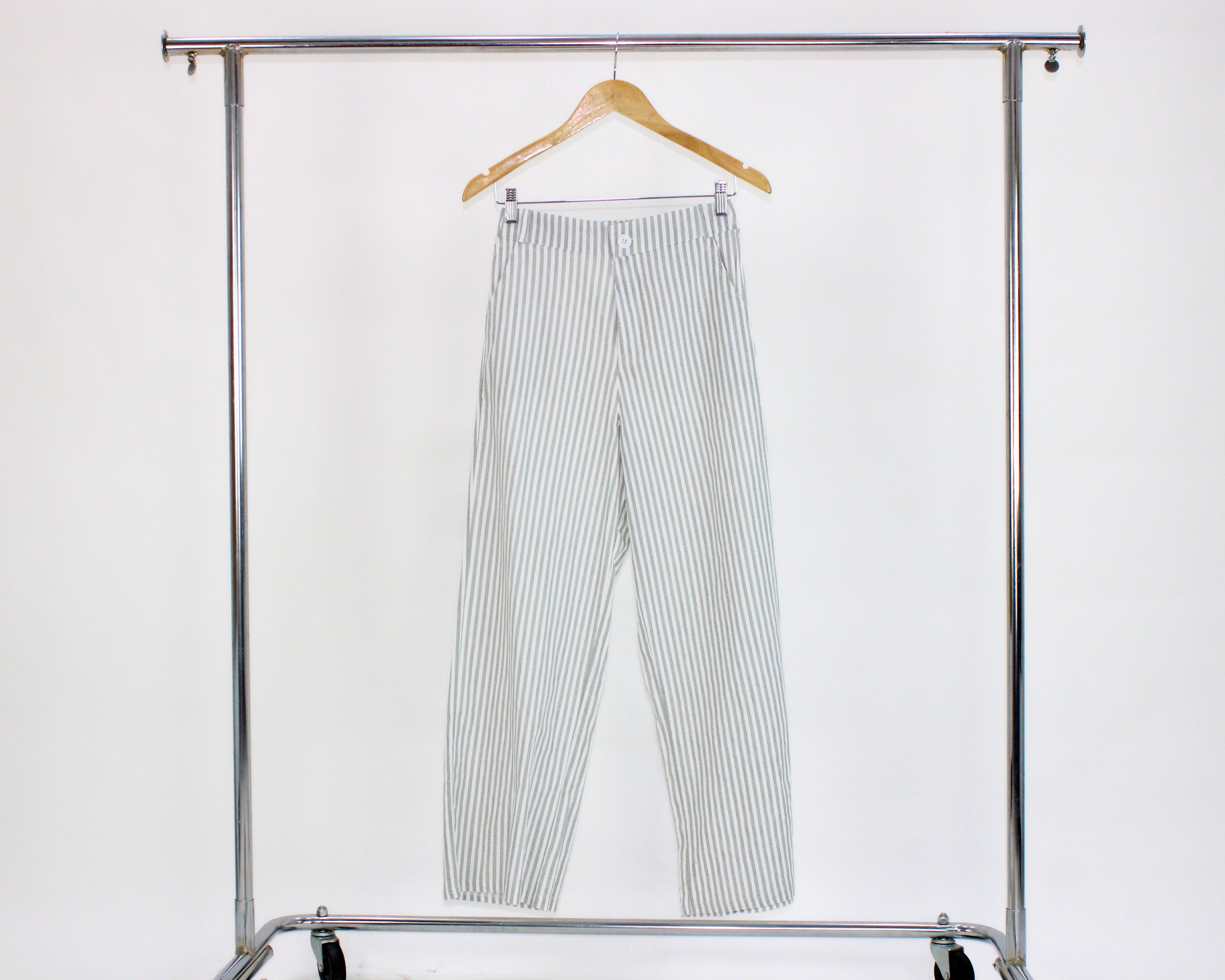 F39 Pantalón linea vertical
