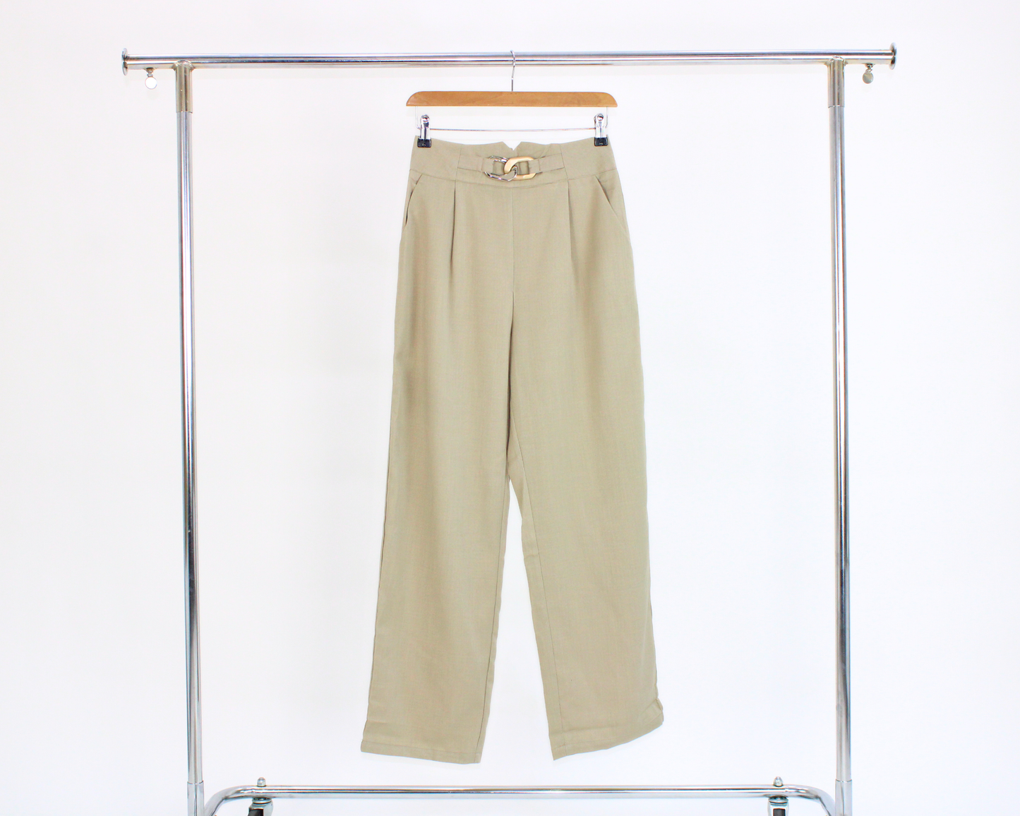 9021 Pantalón con cinto hebilla metalica