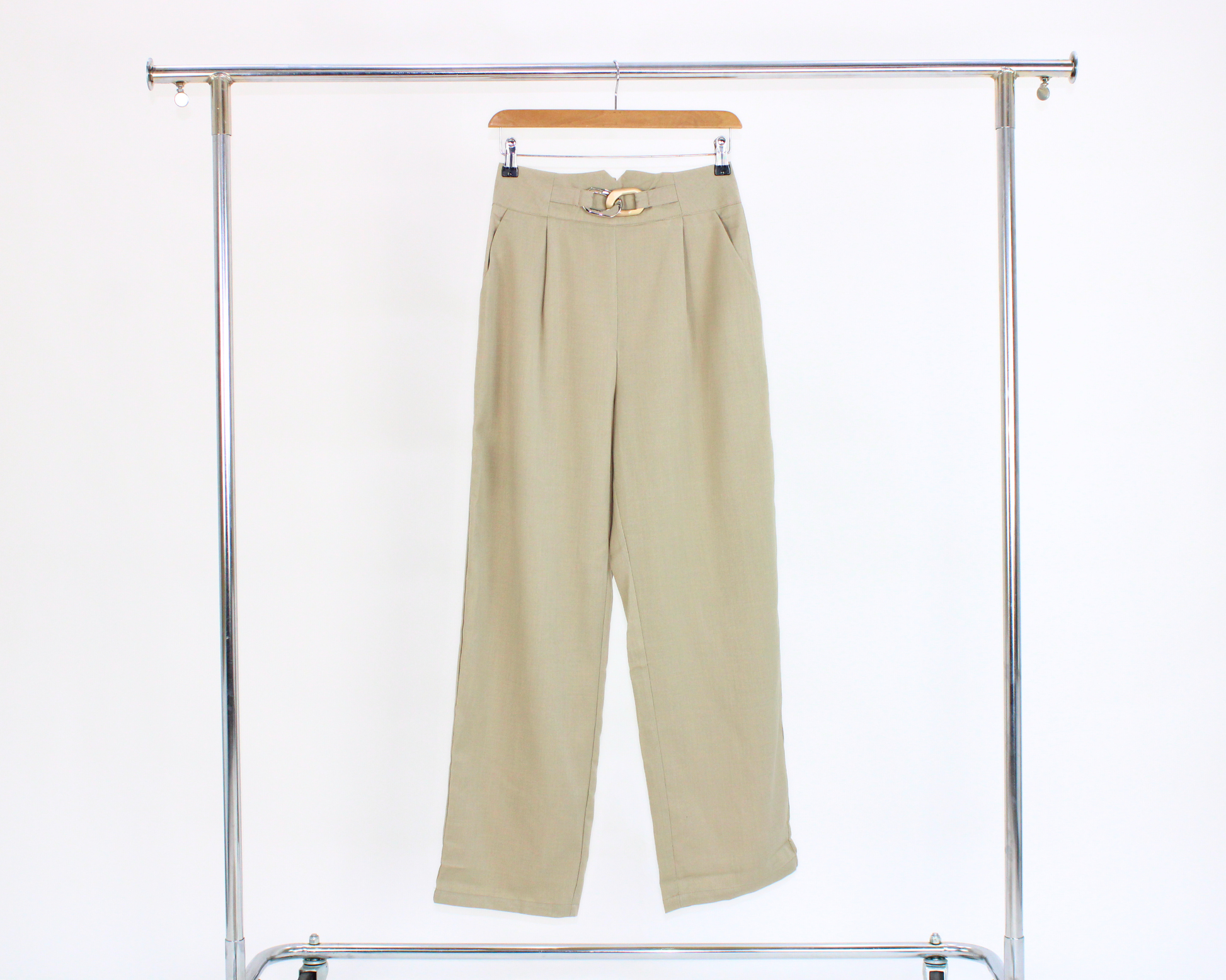 9021 Pantalón con cinto hebilla metalica