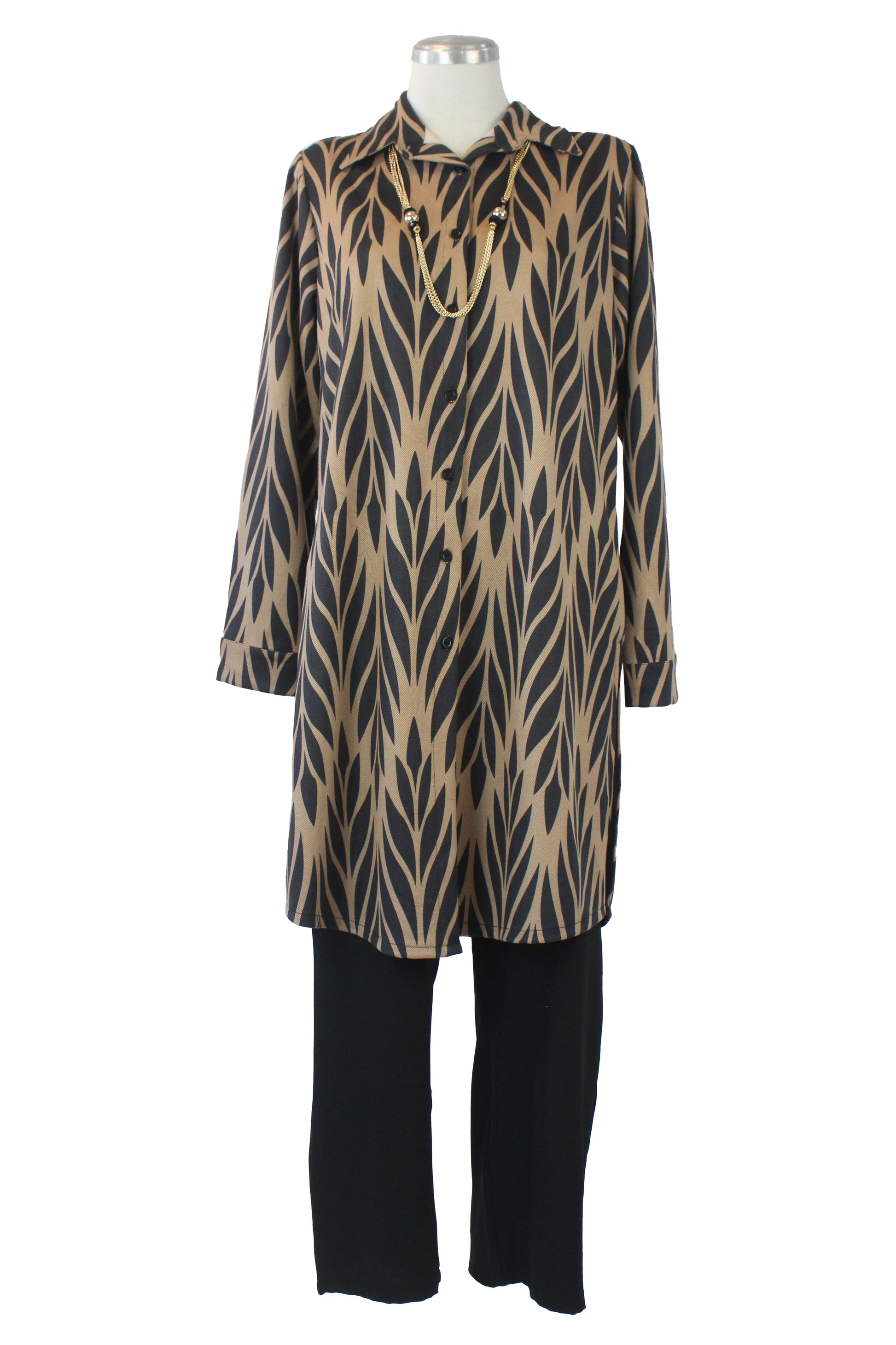 421 Conjunto Camisa con Estampado de Hojas y Collar