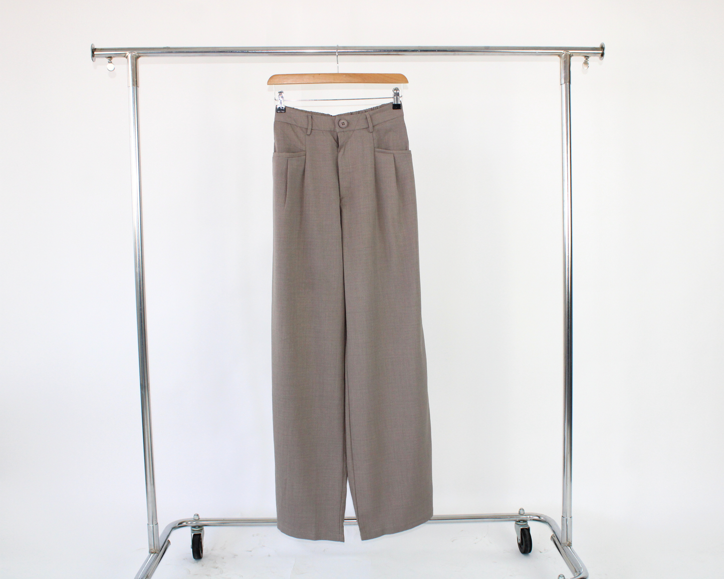 71702 Pantalon Pierna Ancha Bolsa Recta y Pinzas