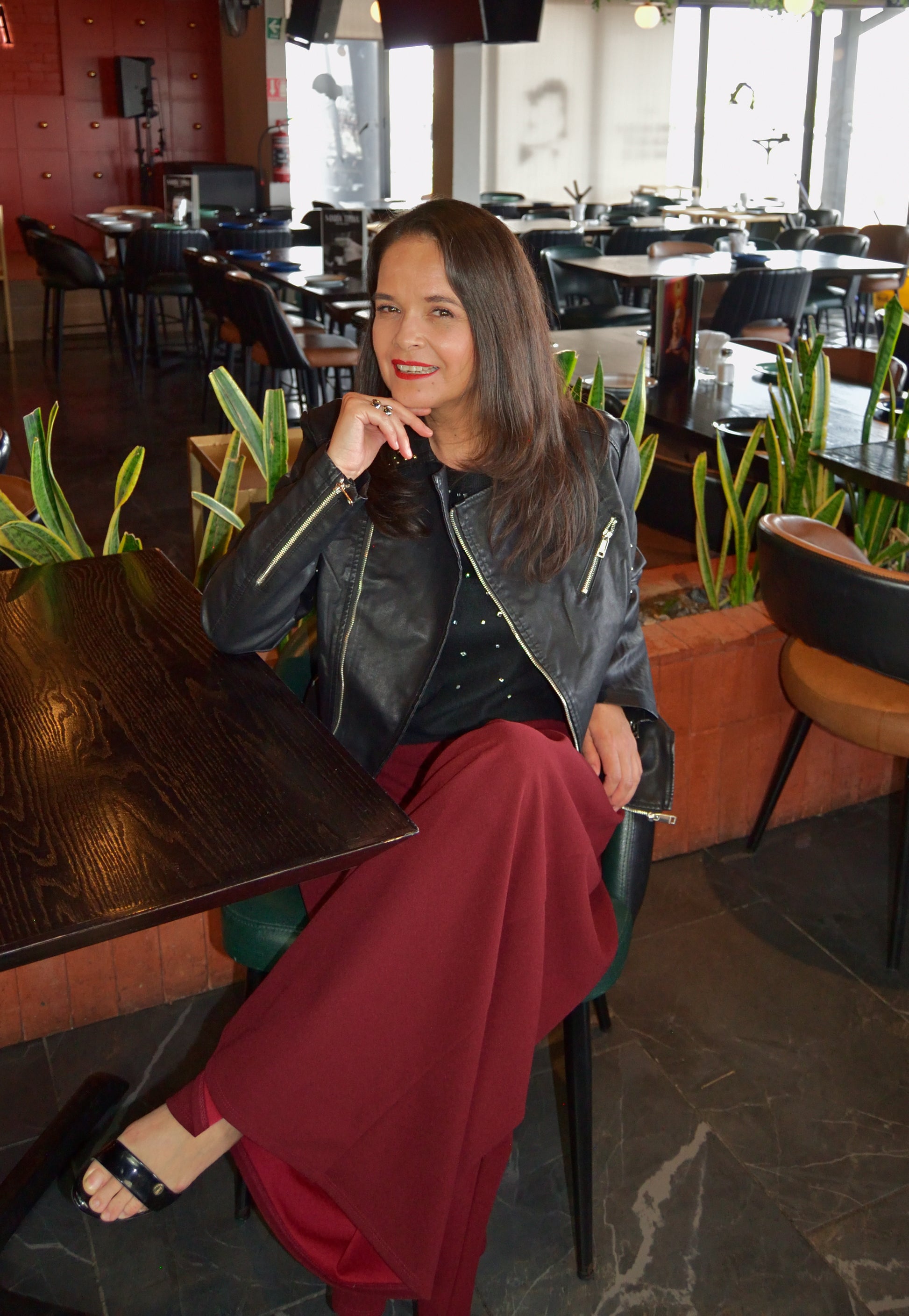 16641-8 Chamarra Piel Con Estoperoles Cierre Asimétrico