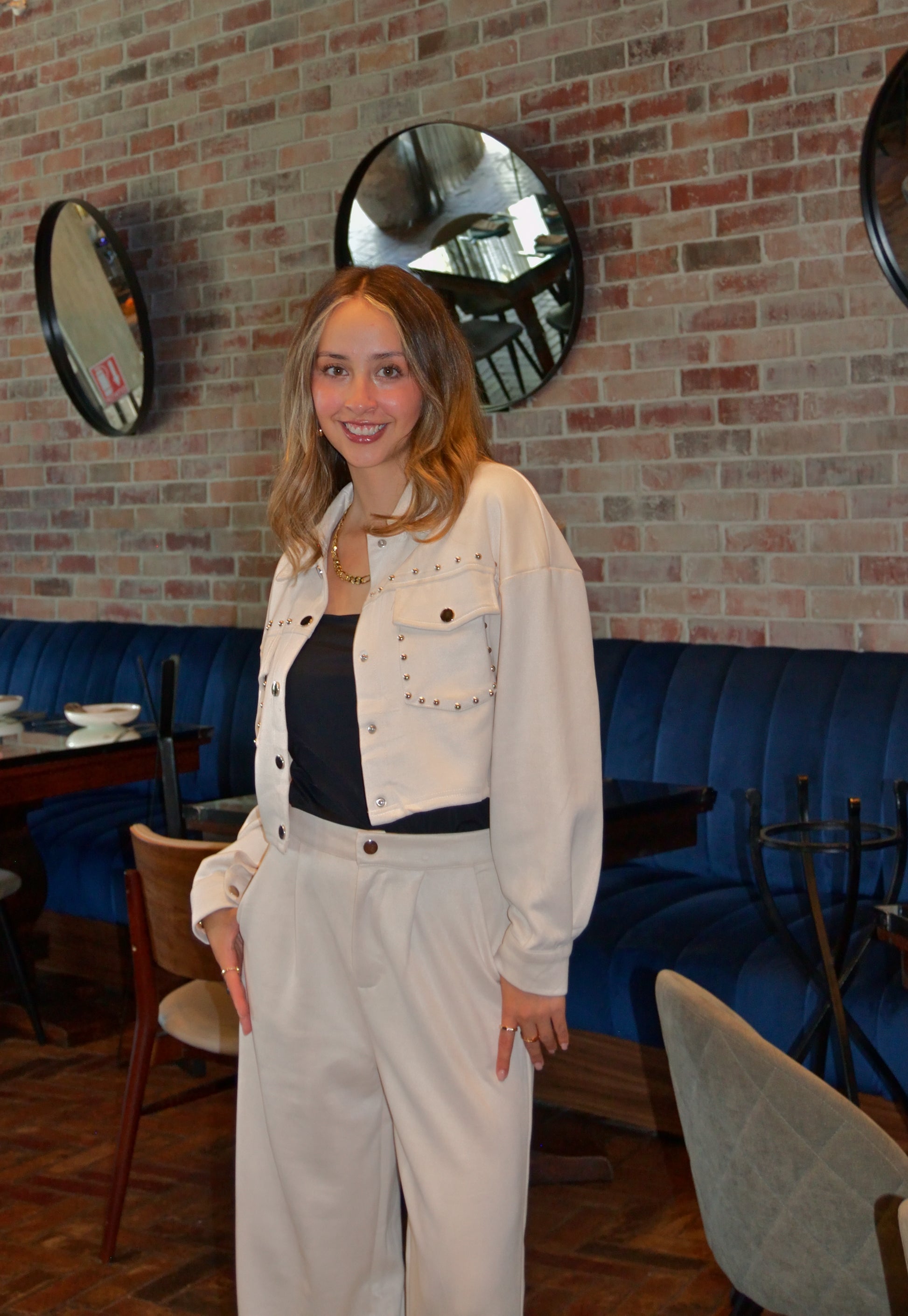 LIF5022 Conjunto Chamarra Corta con Estoperoles