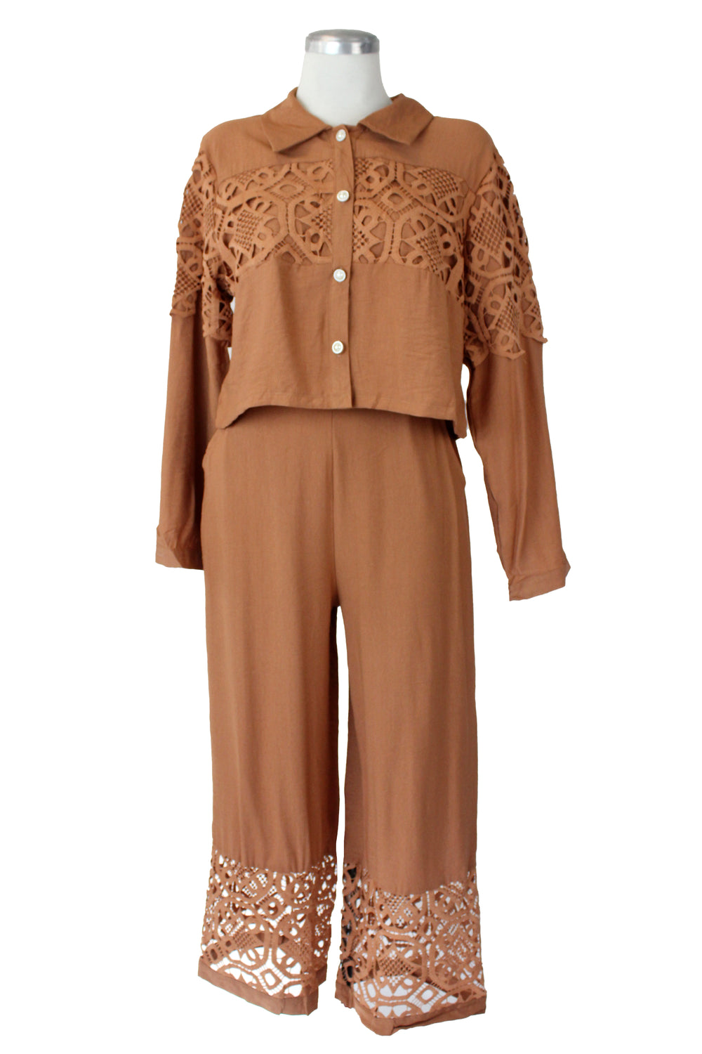 YS259 Conjunto Diseño Bordado Blusa con Botones Aperlados