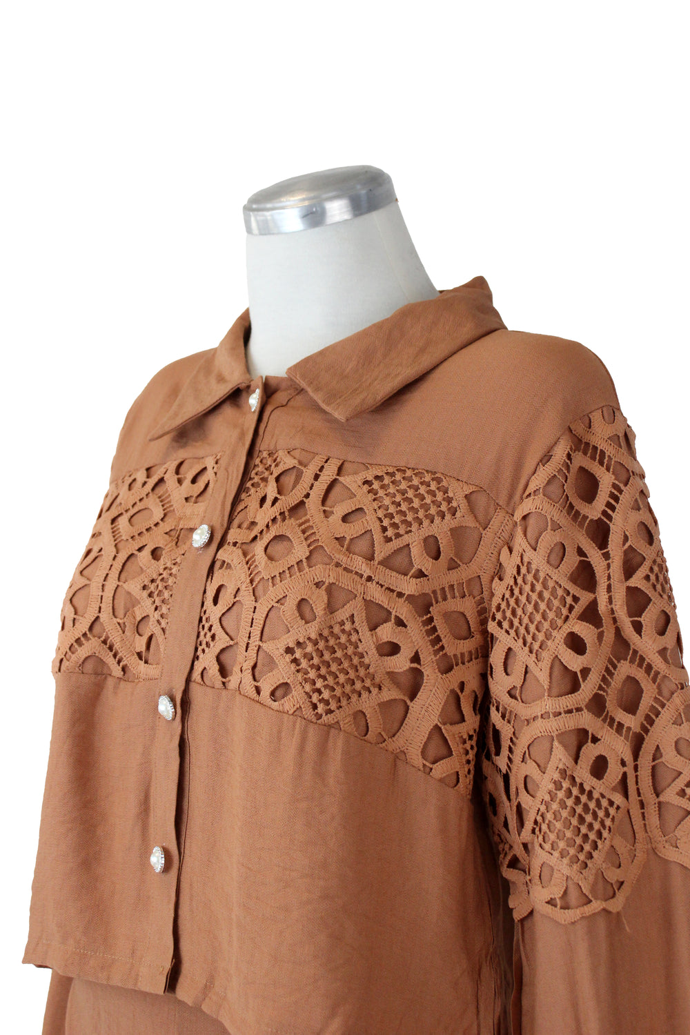 YS259 Conjunto Diseño Bordado Blusa con Botones Aperlados