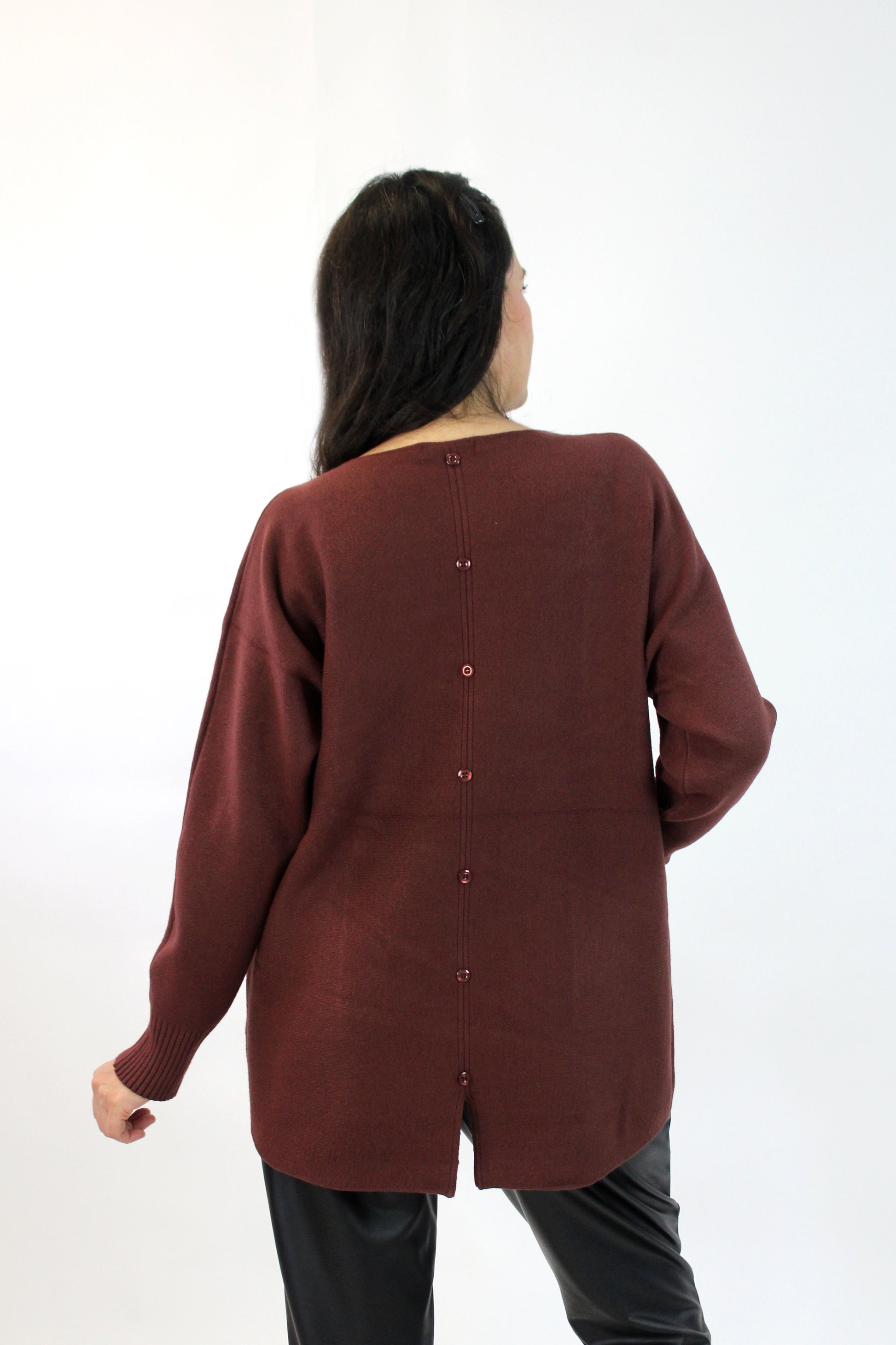 OJ-2757M Suéter con Botones en la Espalda y Bolsas Posteriores