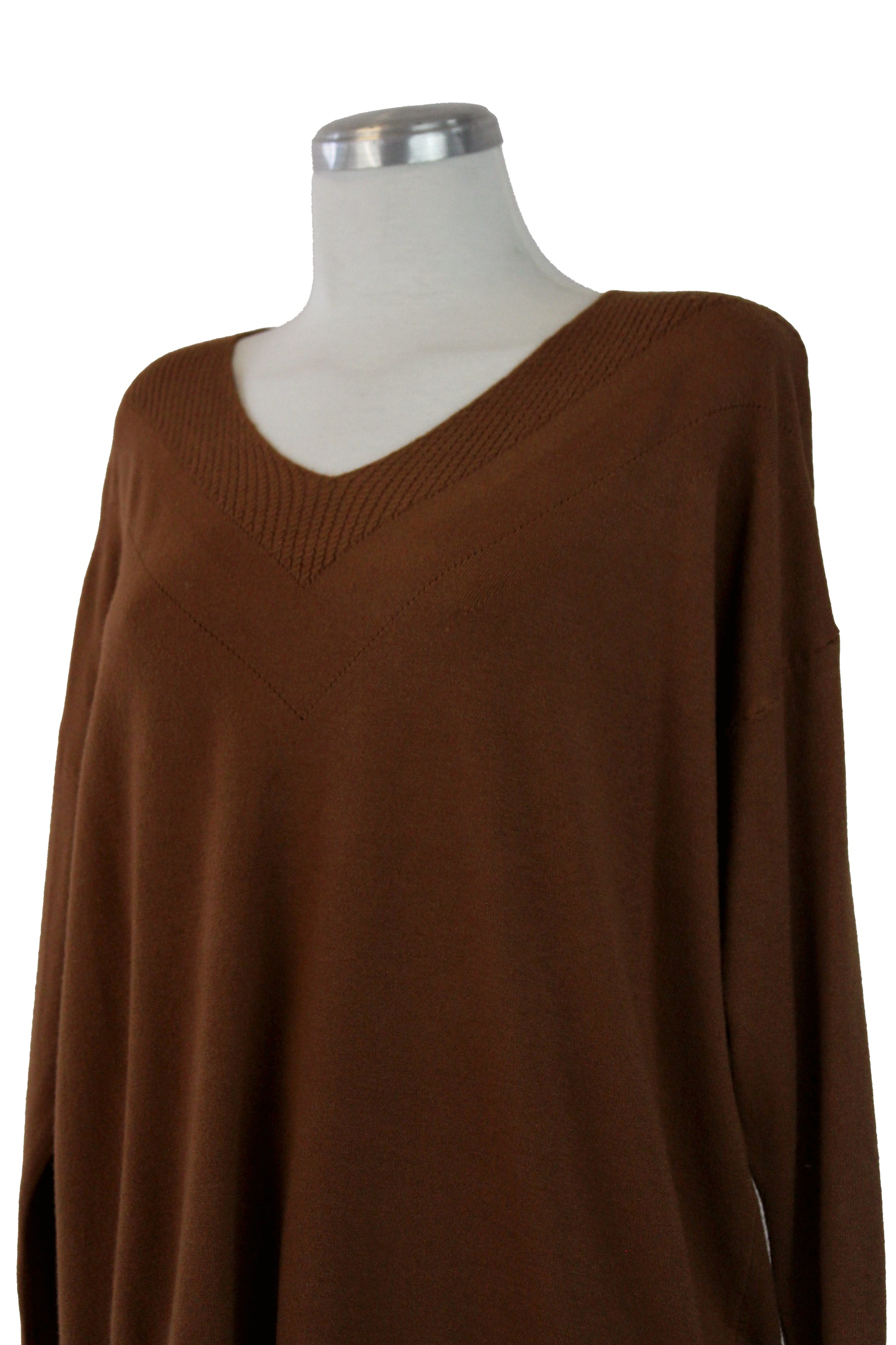 Q720101B Suéter Liso Cuello V Bordado