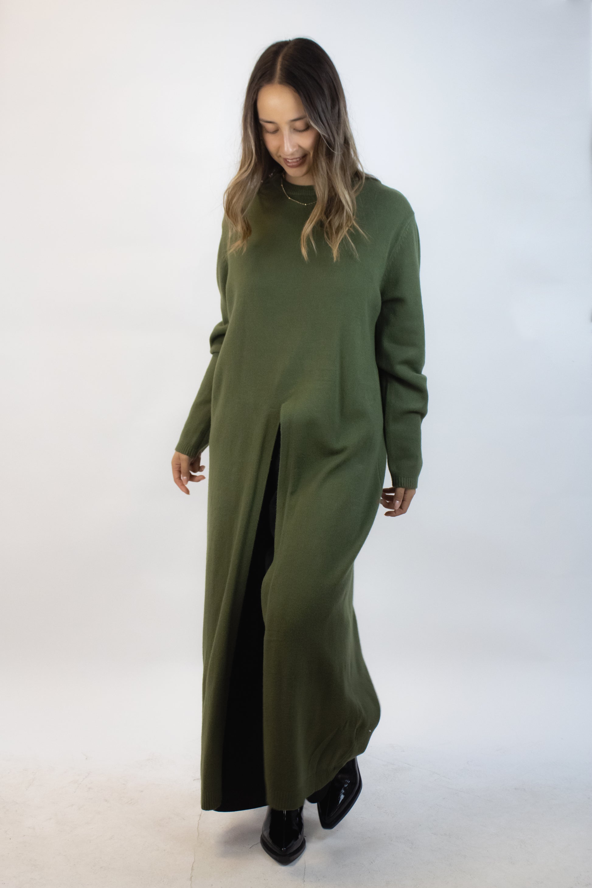 L1569 Vestido Tipo Suéter con Abertura al Centro