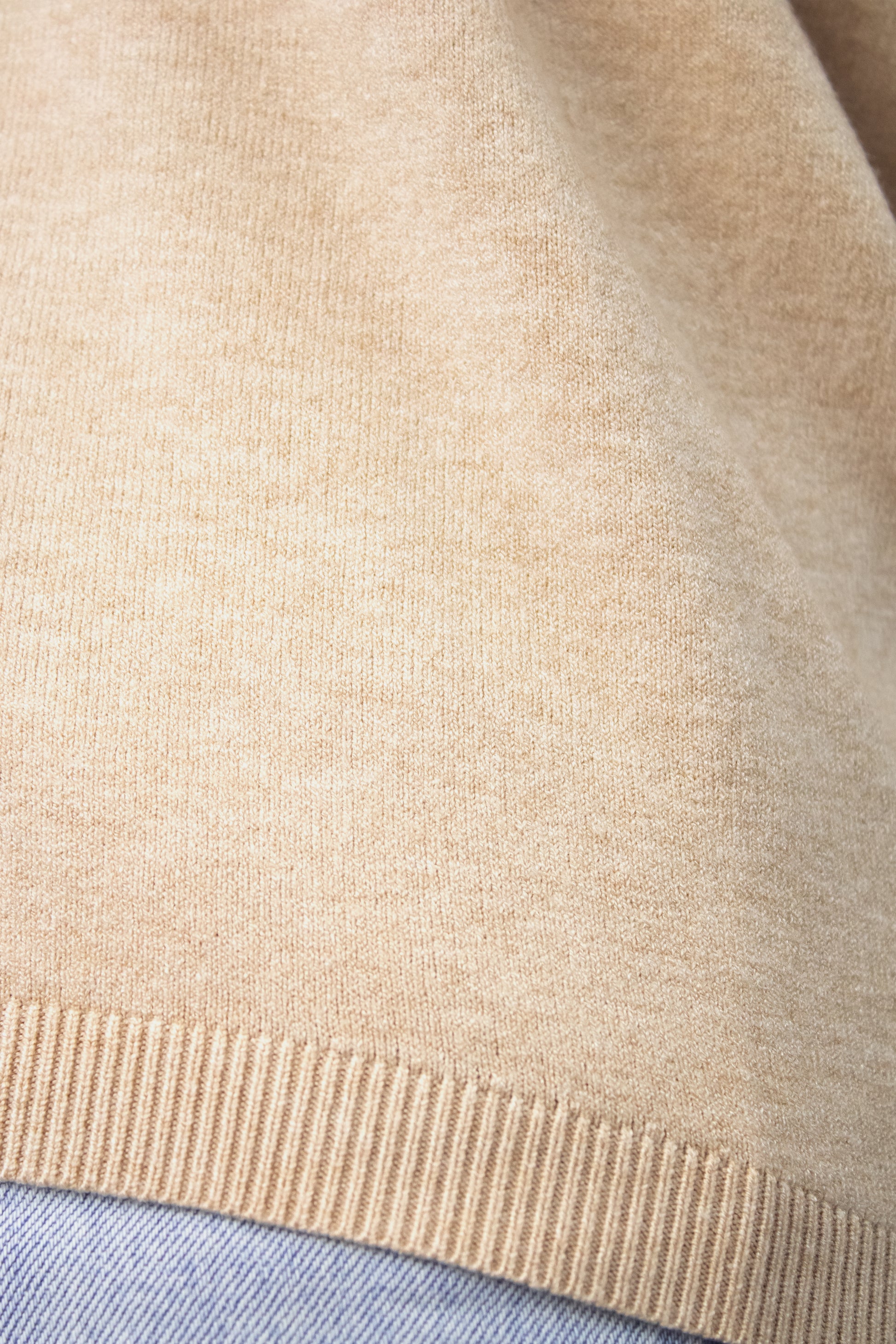 H19162 Suéter Liso Cuello V