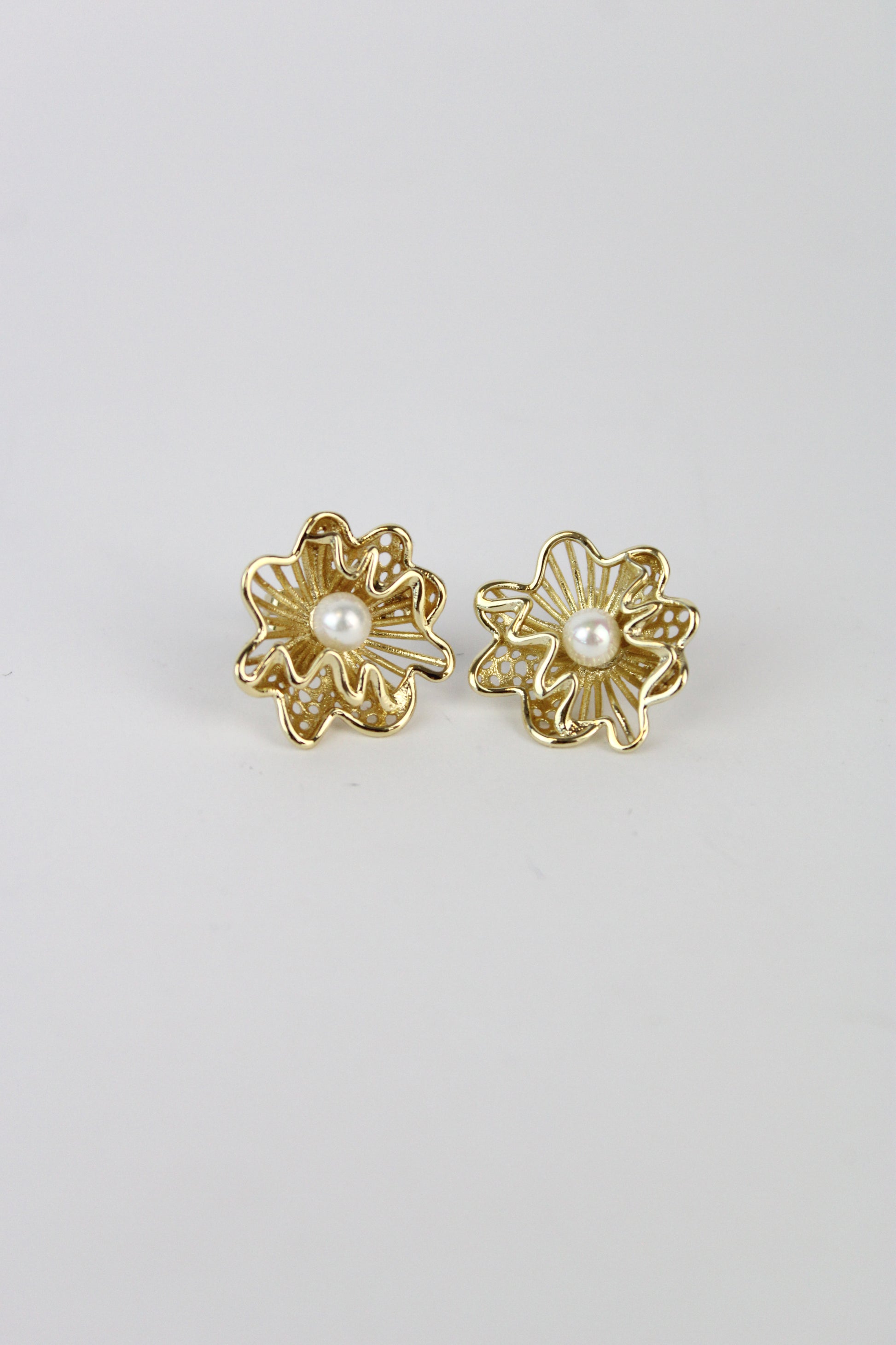 HU13025 Arete flor con perla