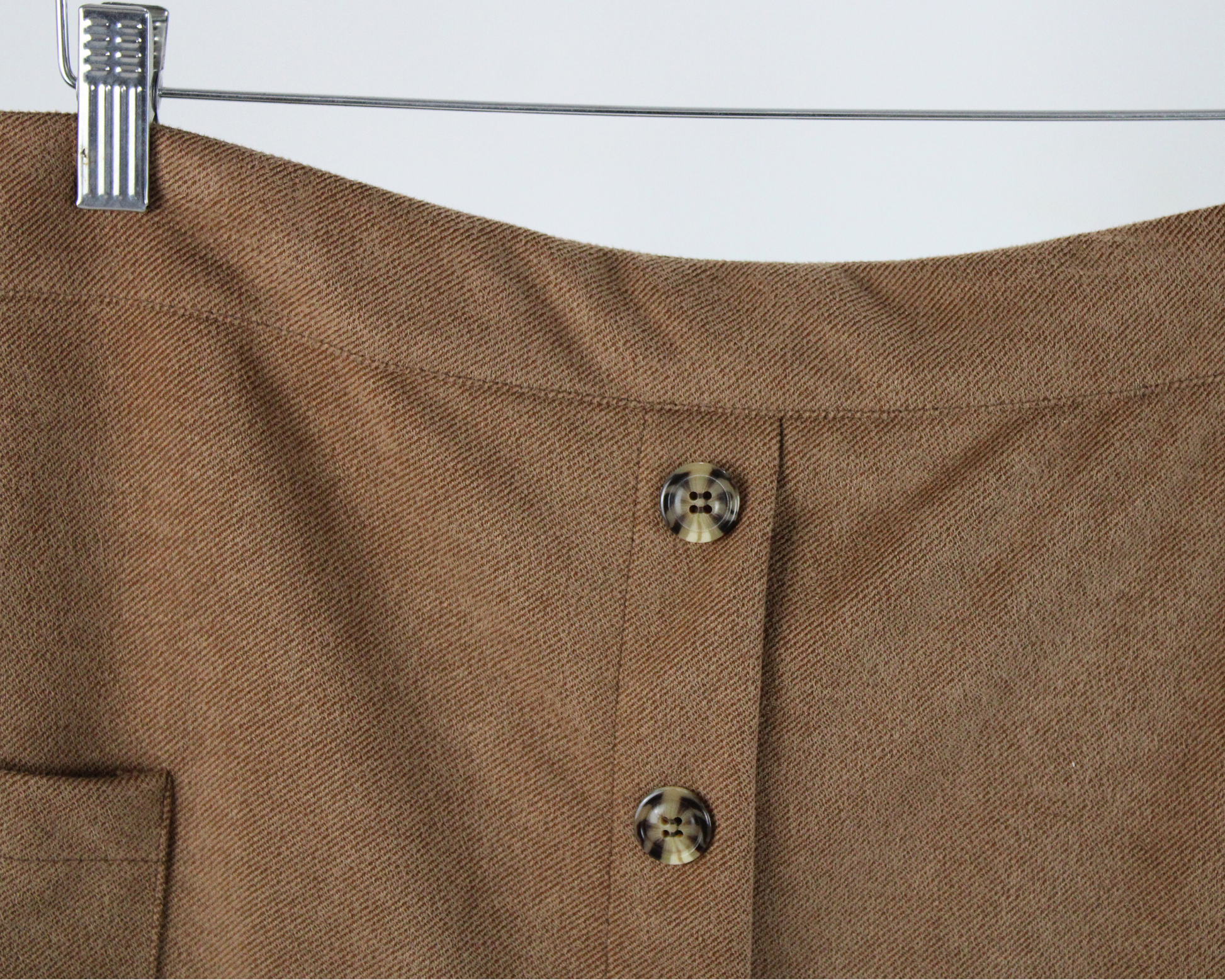 FG12410 Falda Gamuza Botones Bolsa Costado