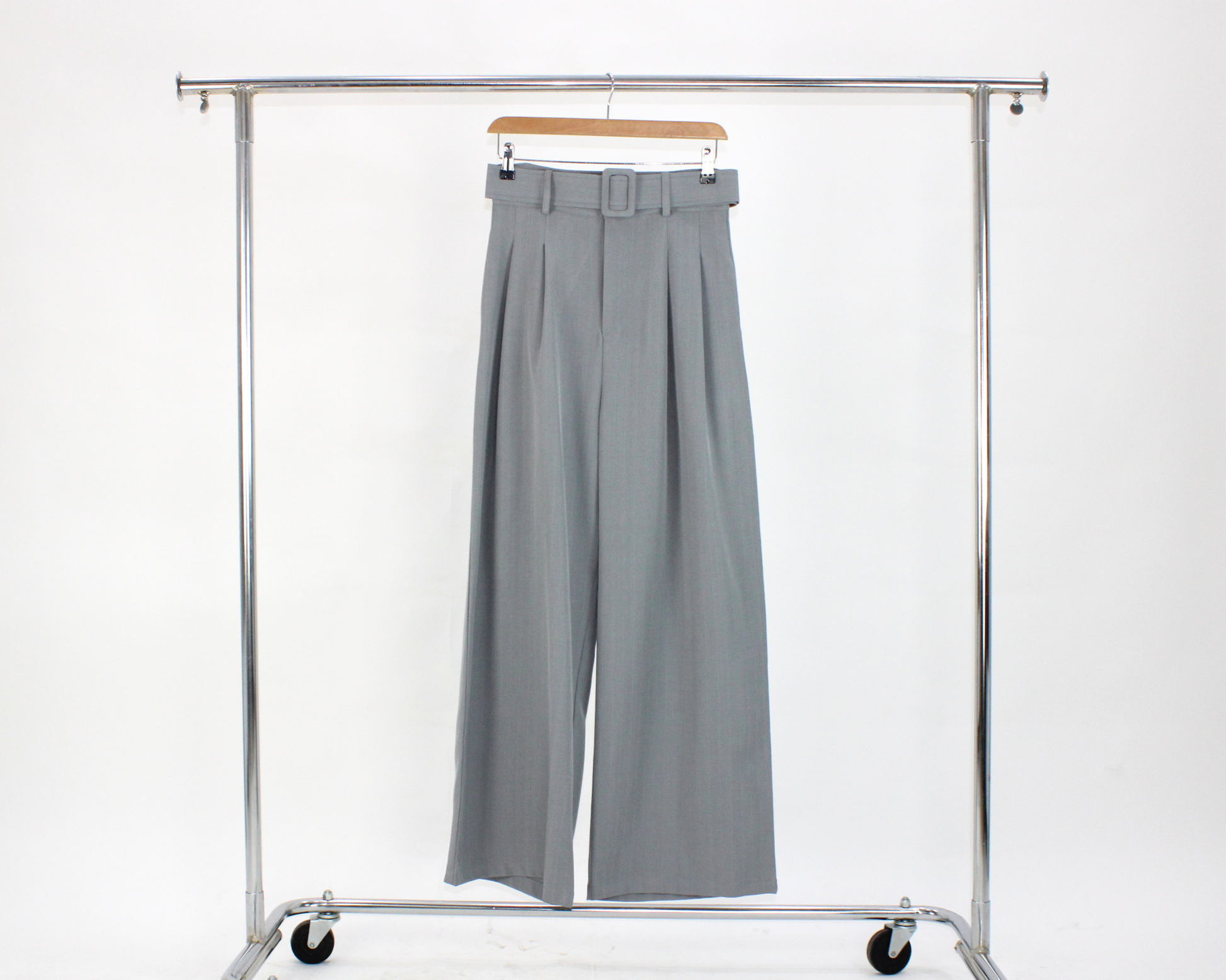 P578 Pantalon Rayado con Pinzas y Cinto