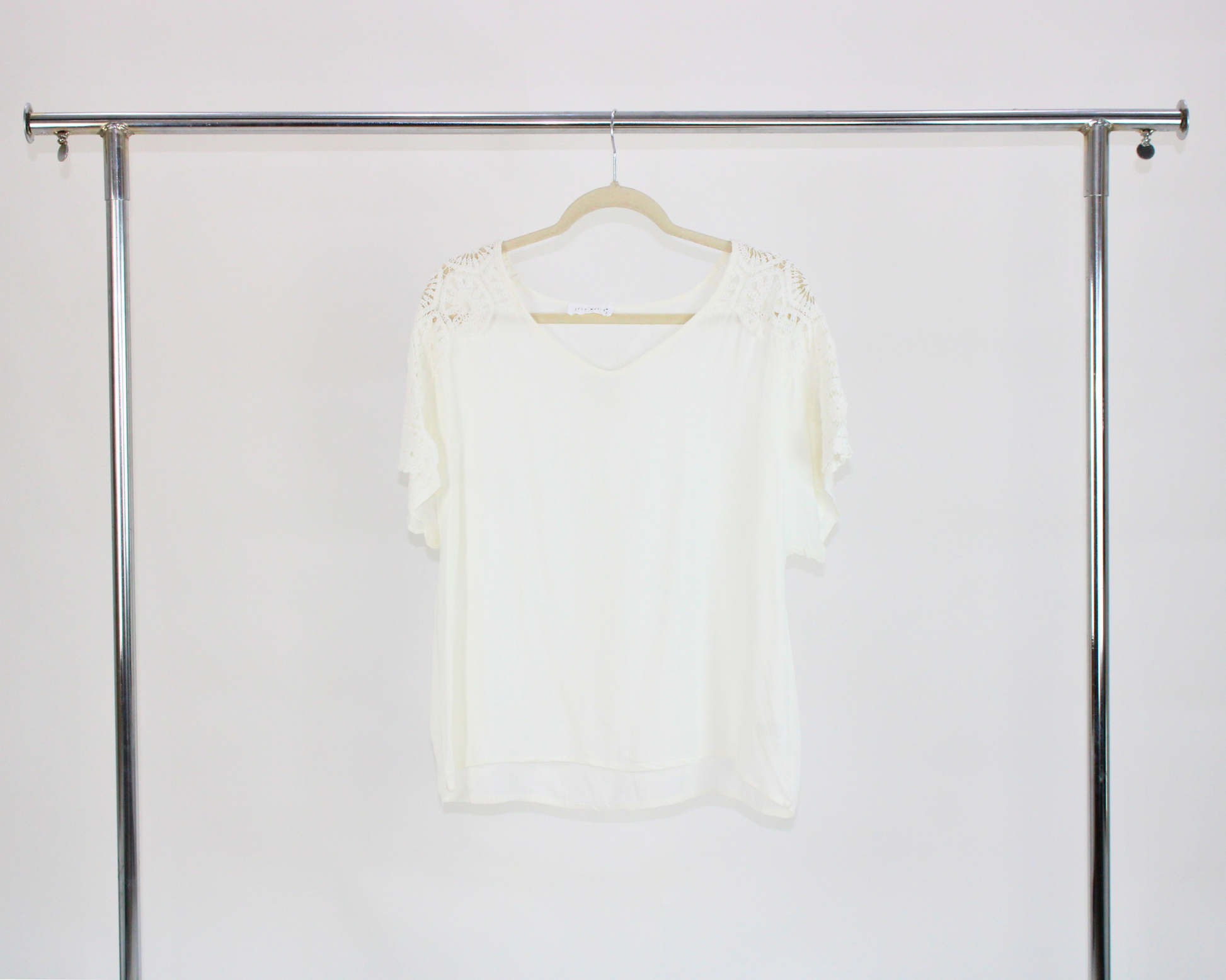 72086 Blusa tipo manta hombro bordado