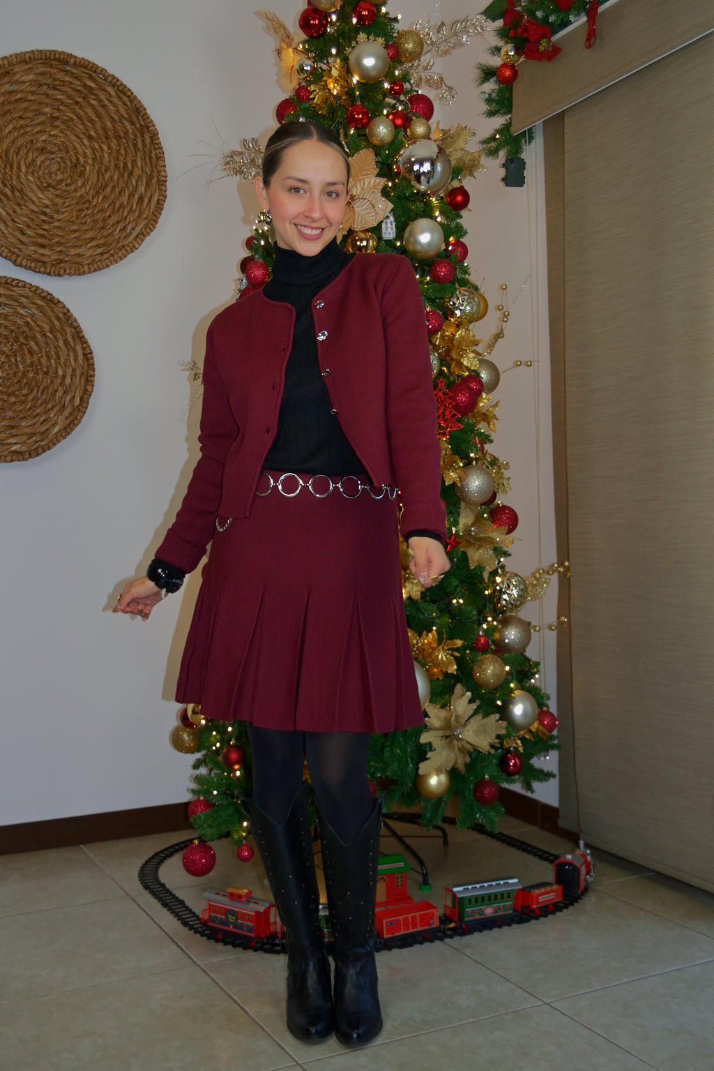 H865 Conjunto con Falda Tipo Suéter Botones Irregulares