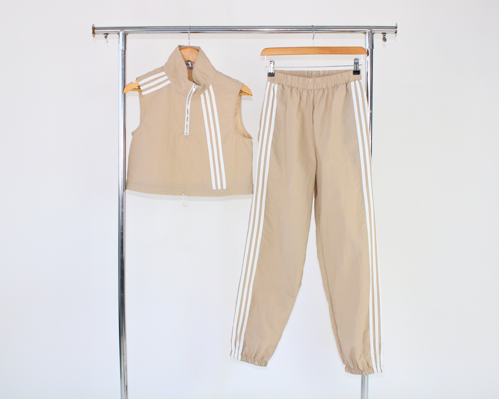 GH23557 Conjunto Pantalón Chaleco Deportivo Rayas
