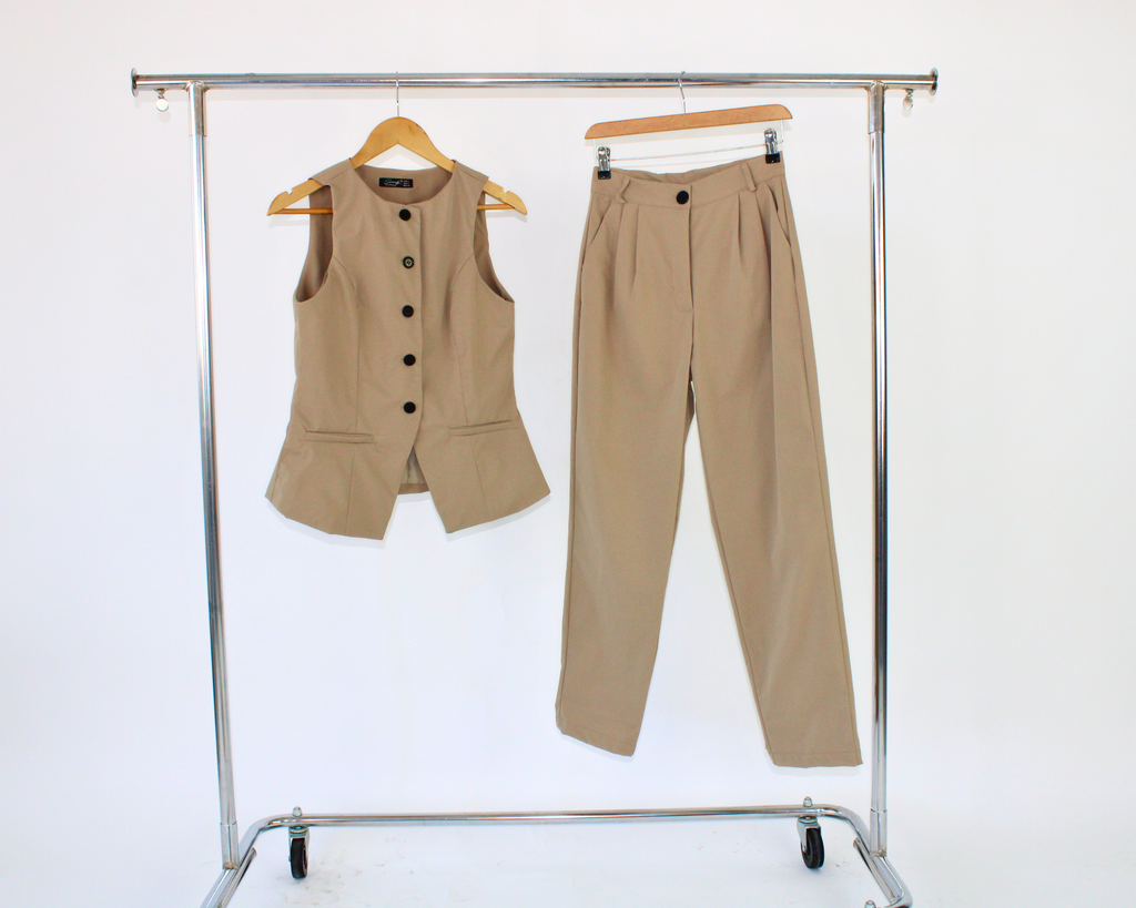 24319 Conjunto Pantalón/Chaleco Blusa Botón Plástico