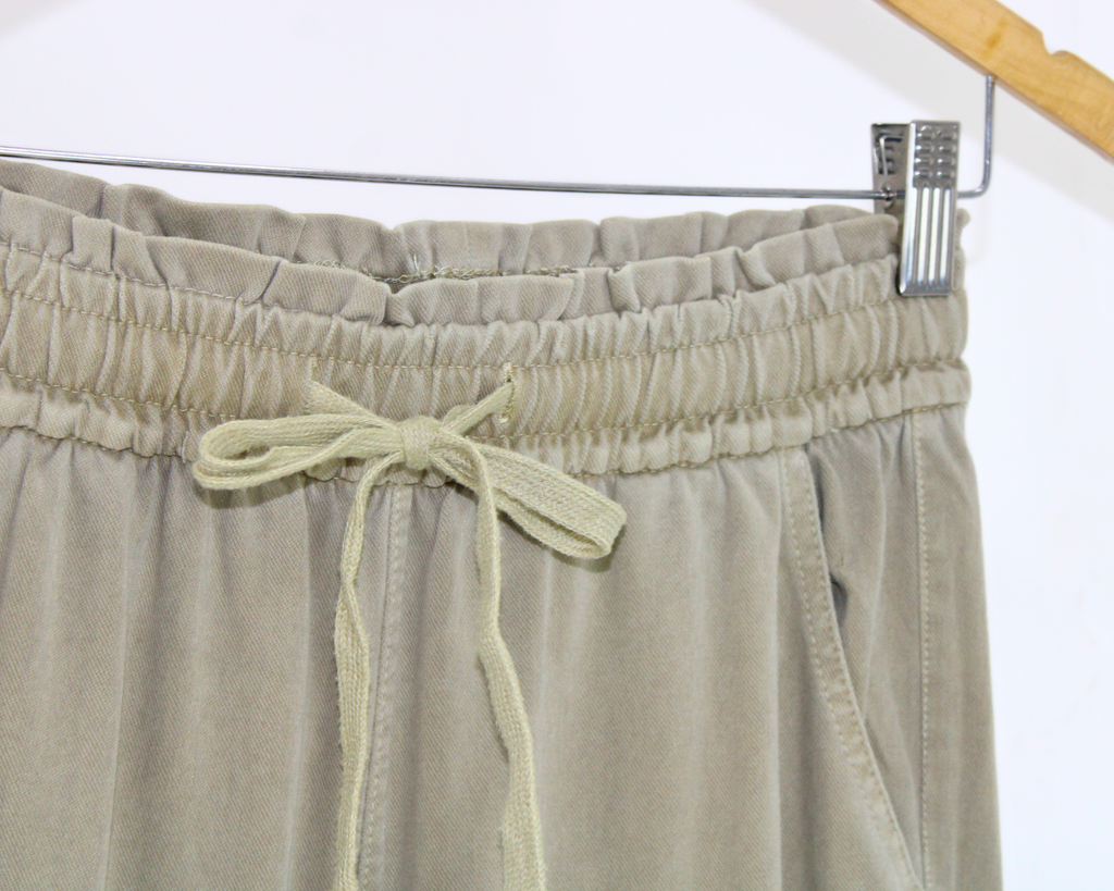 X034 Pantalon tipo mezclilla con jareta