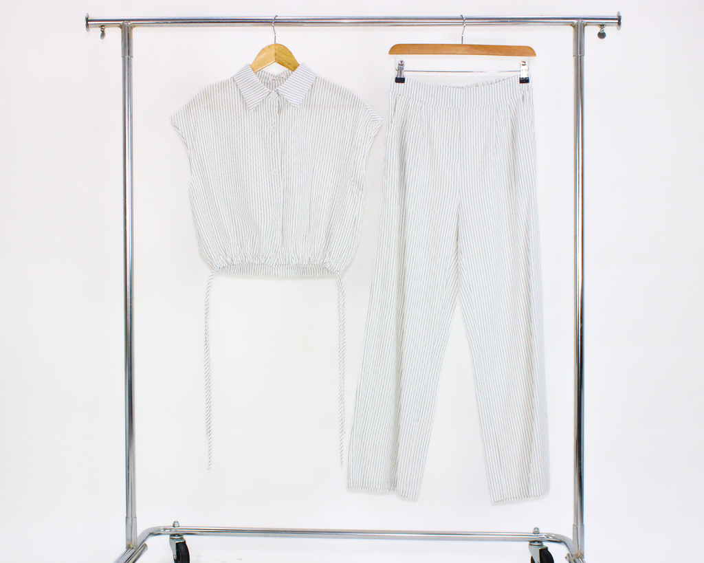 C0017 Conjunto líneas vertical con listones