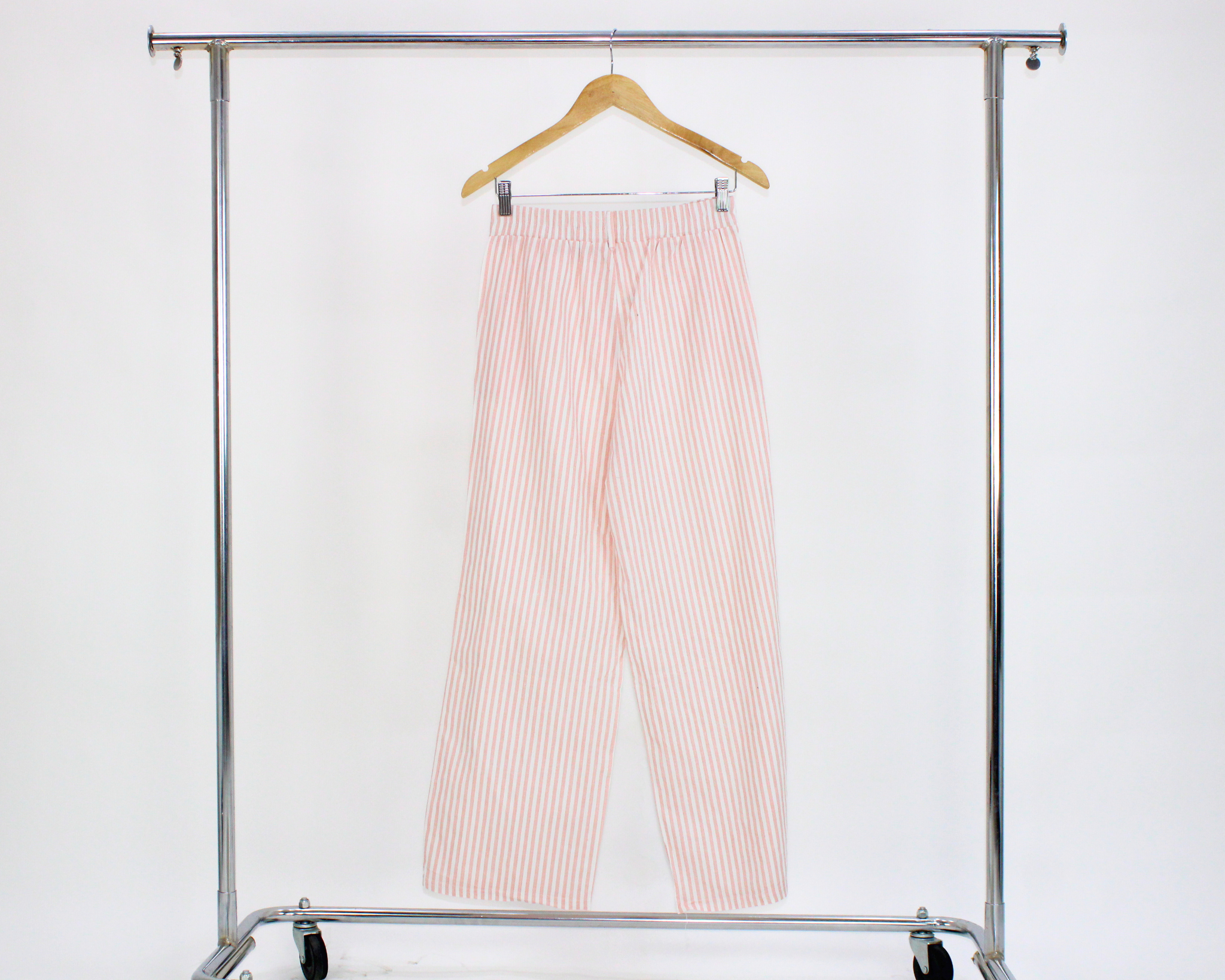 F39 Pantalón linea vertical