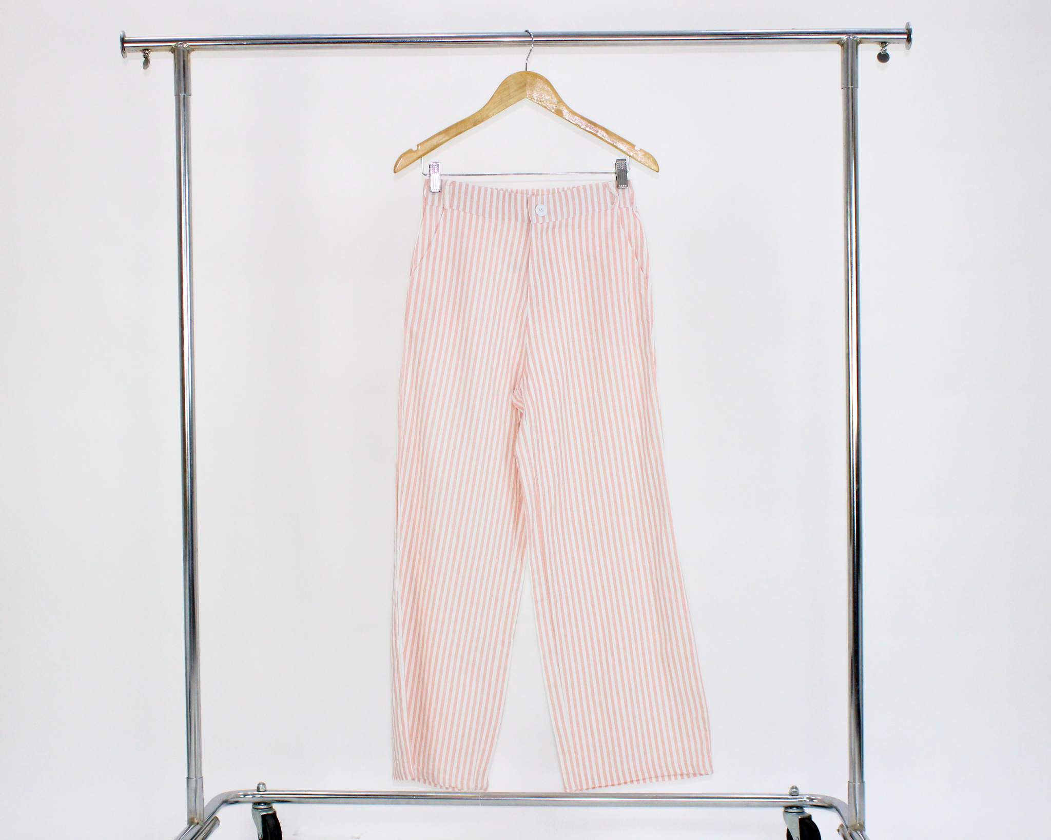 F39 Pantalón linea vertical