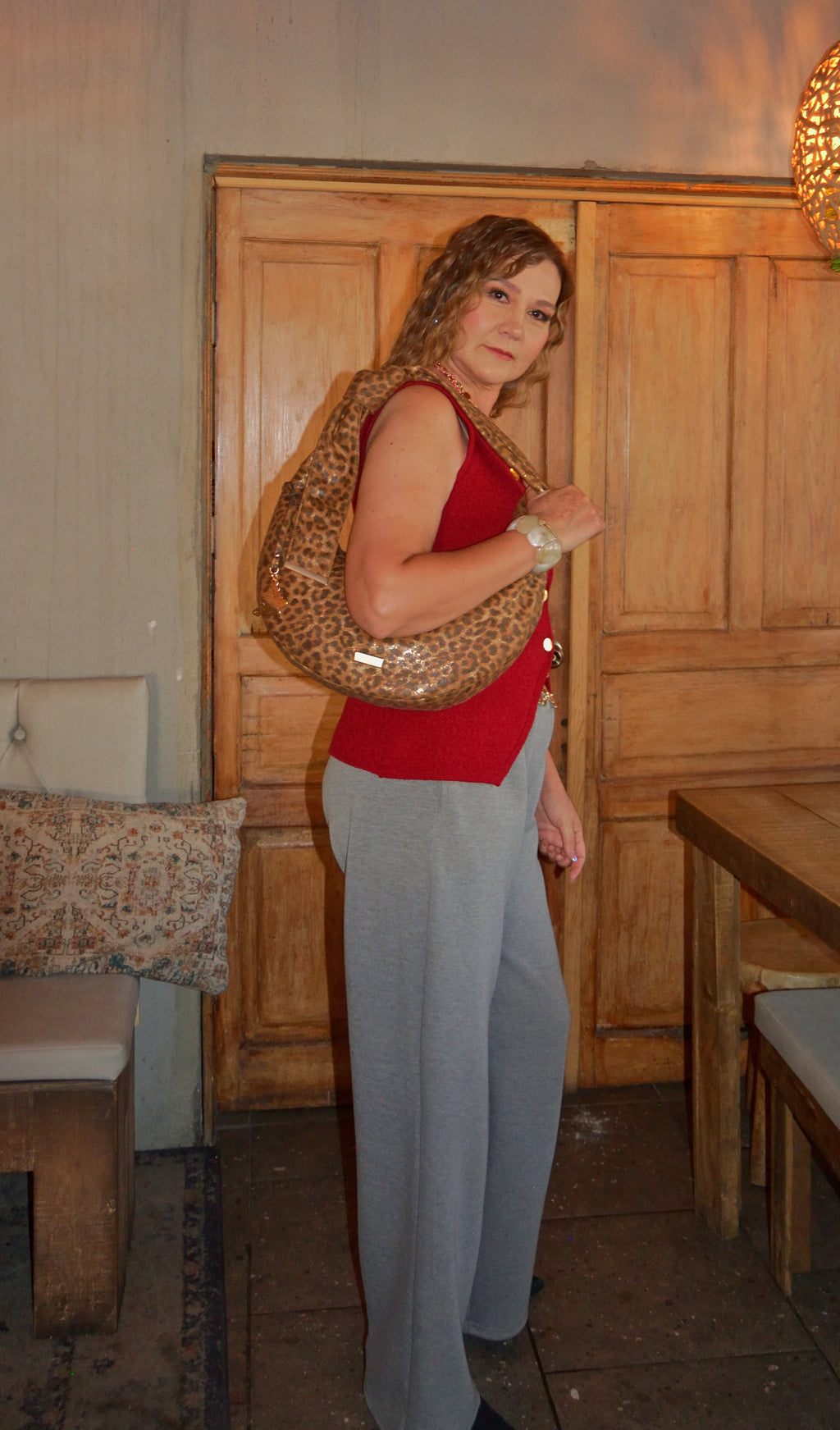 300002 Pantalonera Con Bolsas A Los Costados Y Sujetador Tipo Cadena