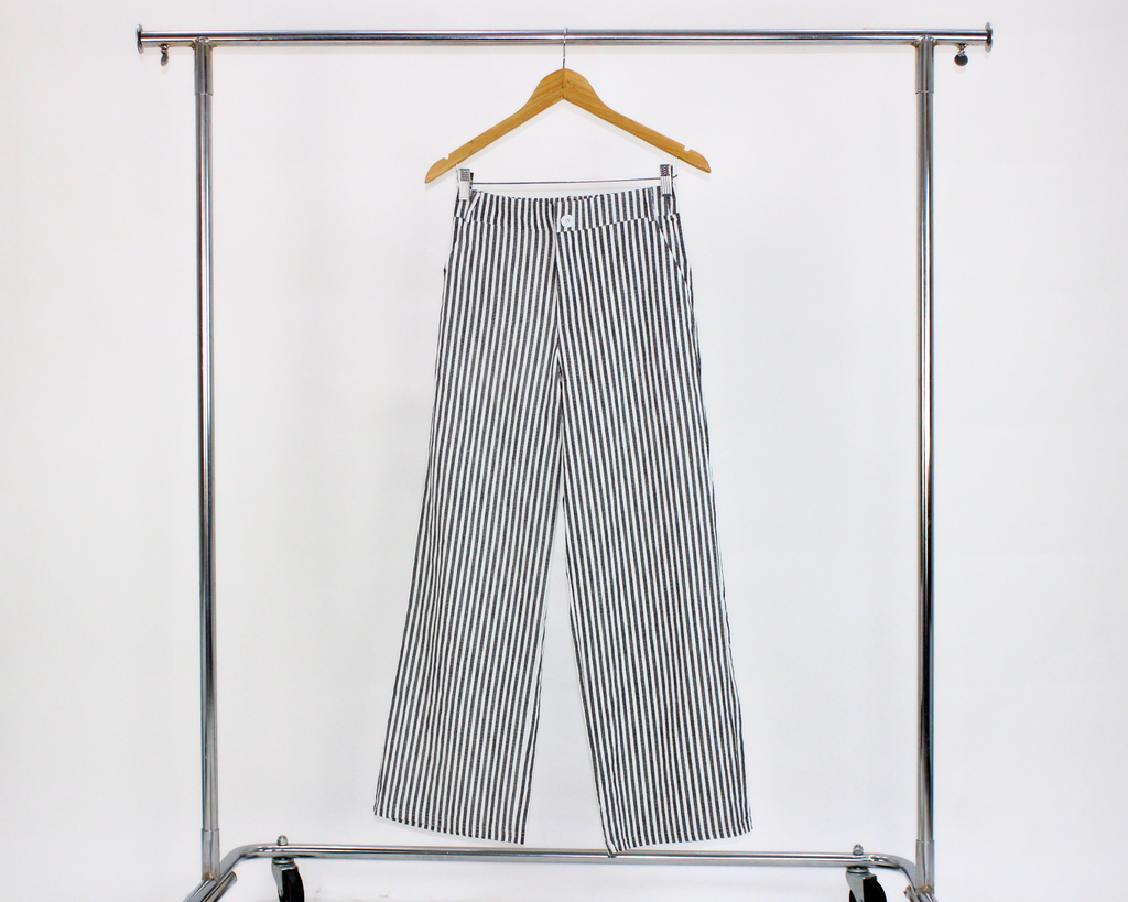 F39 Pantalón linea vertical
