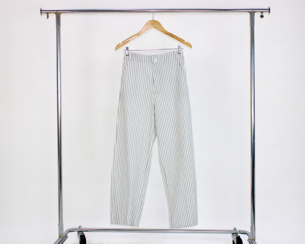 F39 Pantalón linea vertical