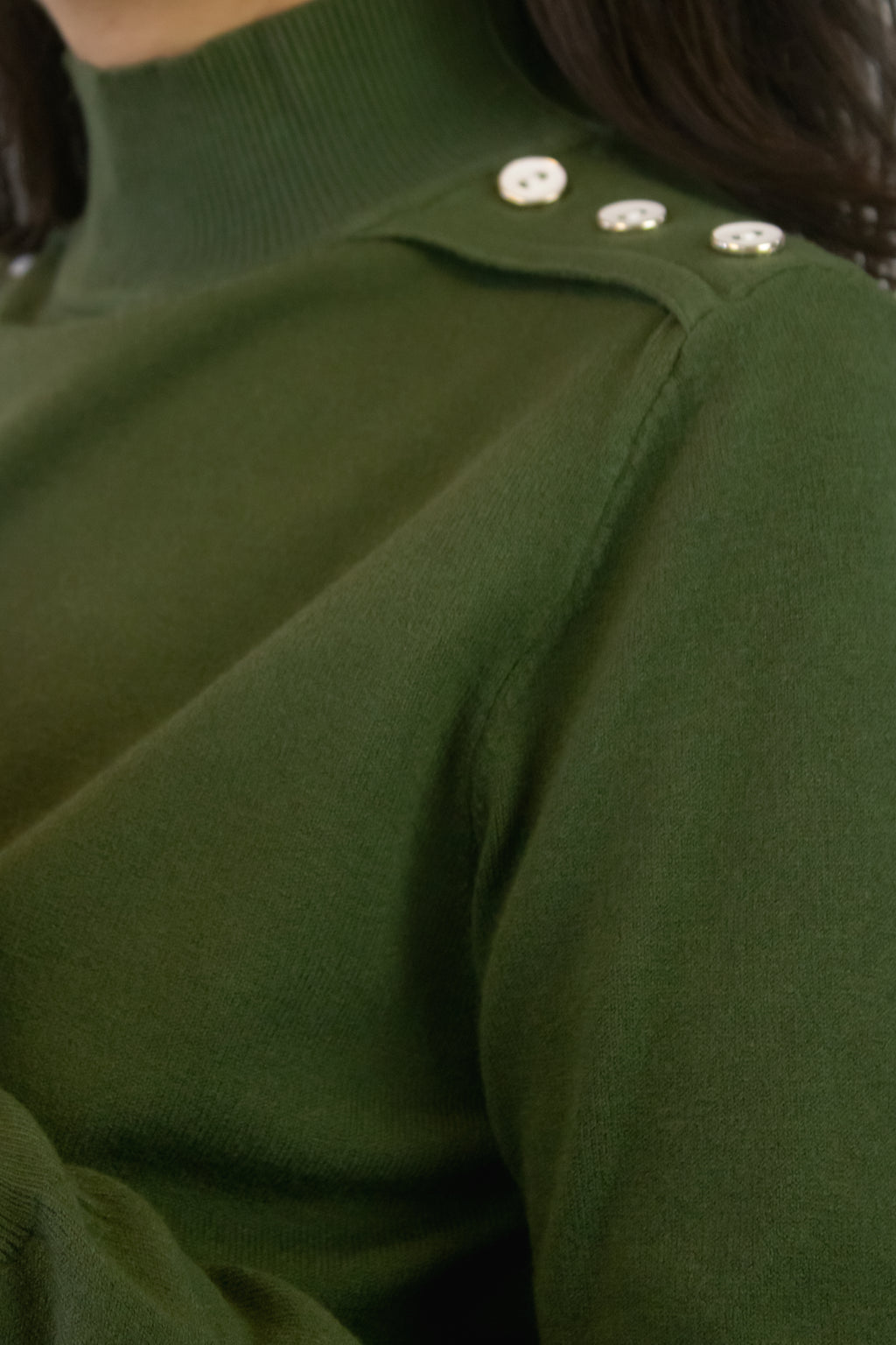 1283 Suéter Cuello Alto y Botones en los Hombros