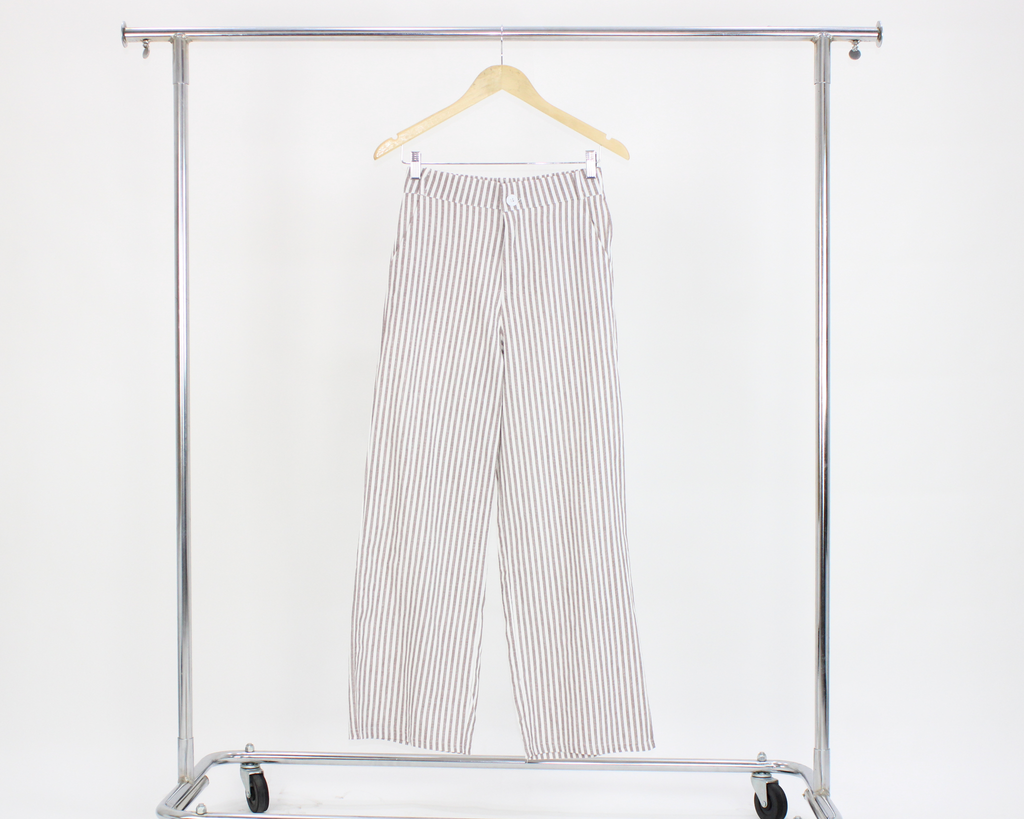 F39 Pantalón linea vertical