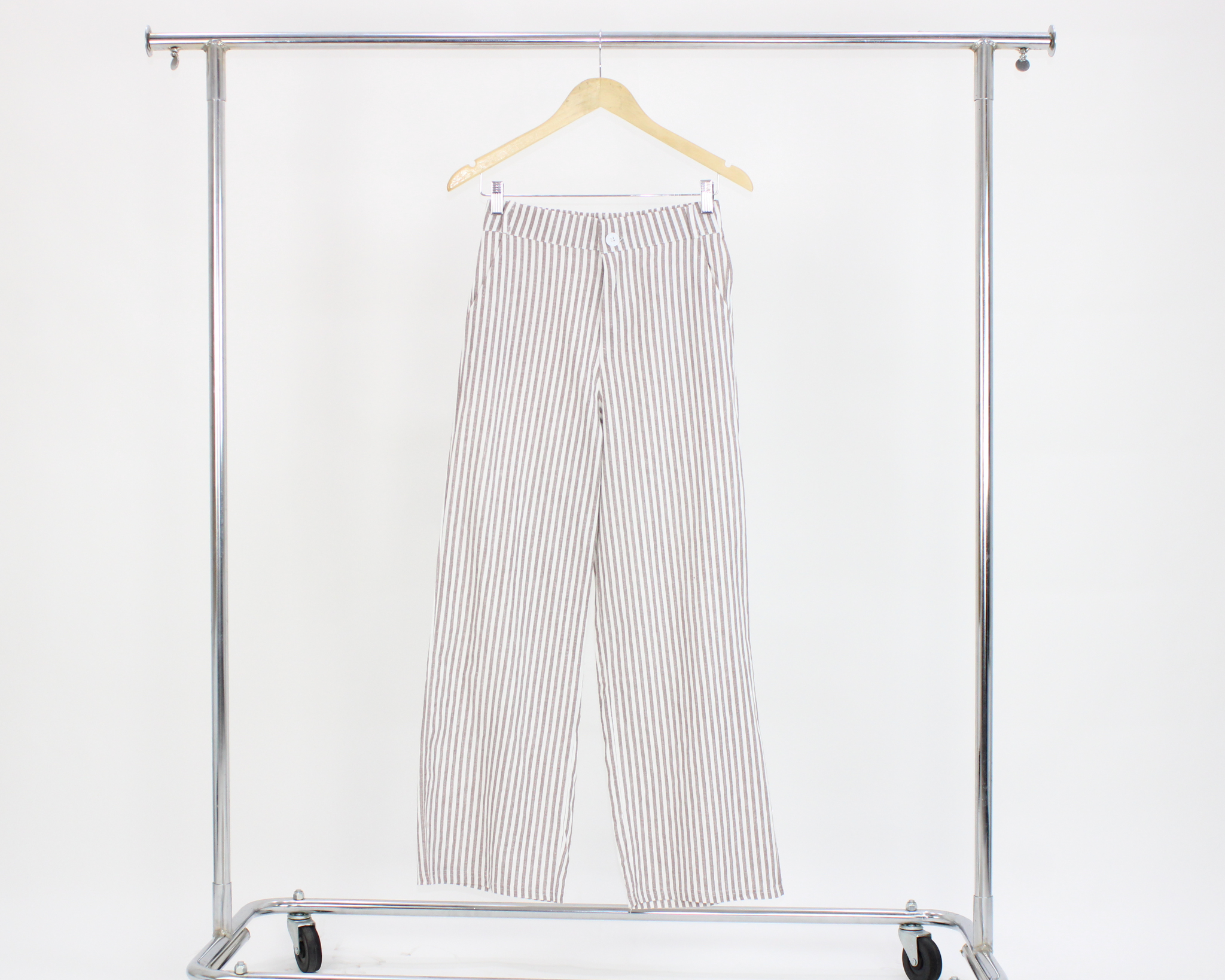 F39 Pantalón linea vertical