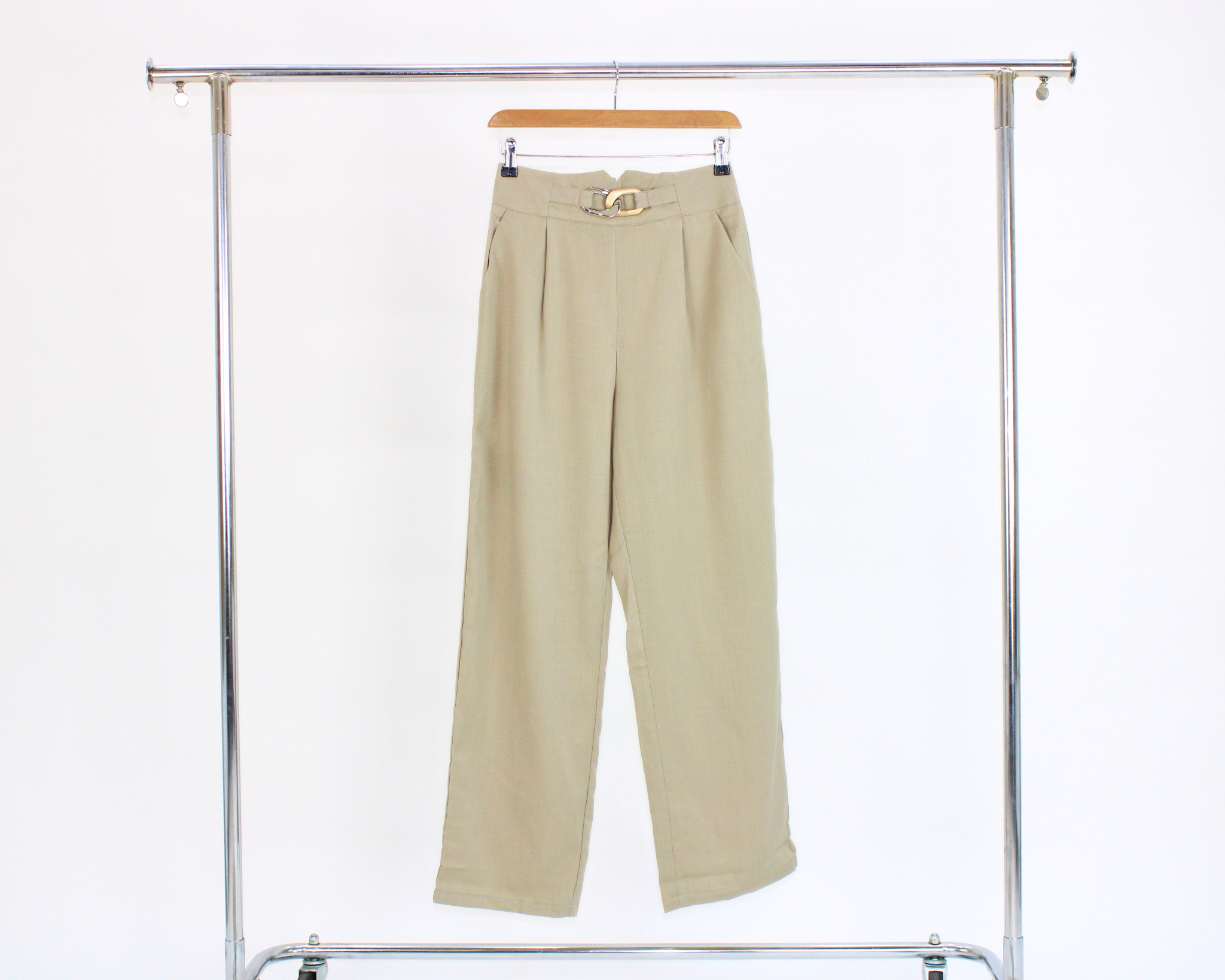 9021 Pantalón con cinto hebilla metalica