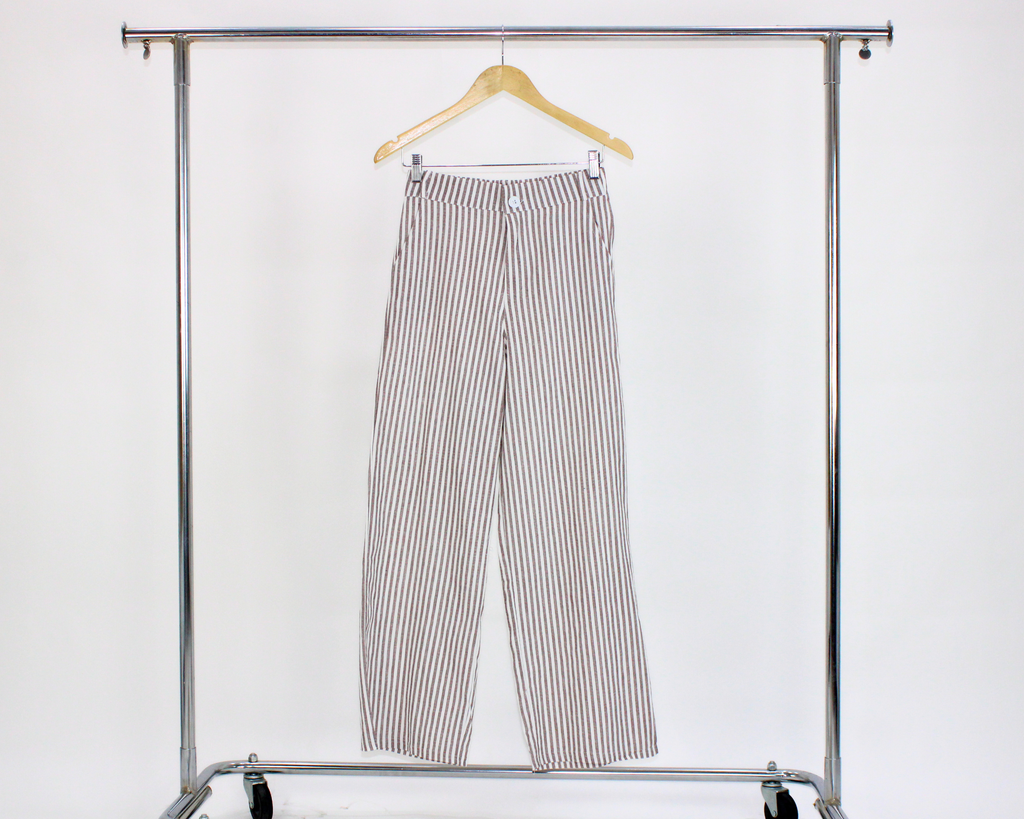 F39 Pantalón linea vertical