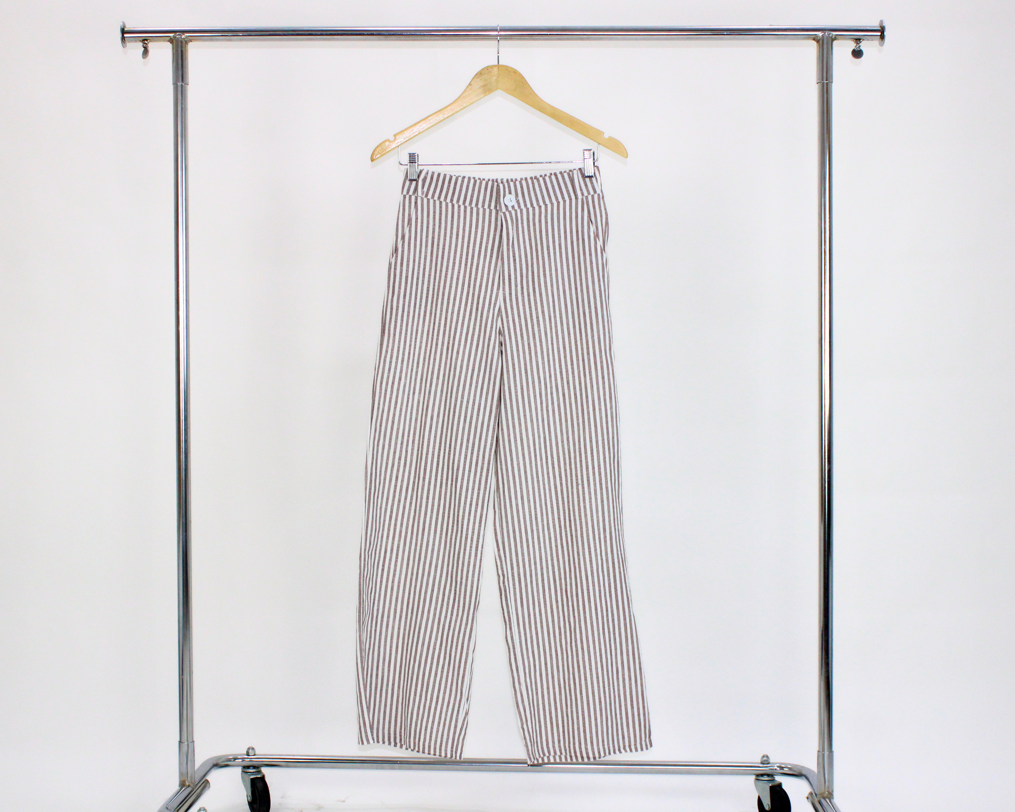 F39 Pantalón linea vertical
