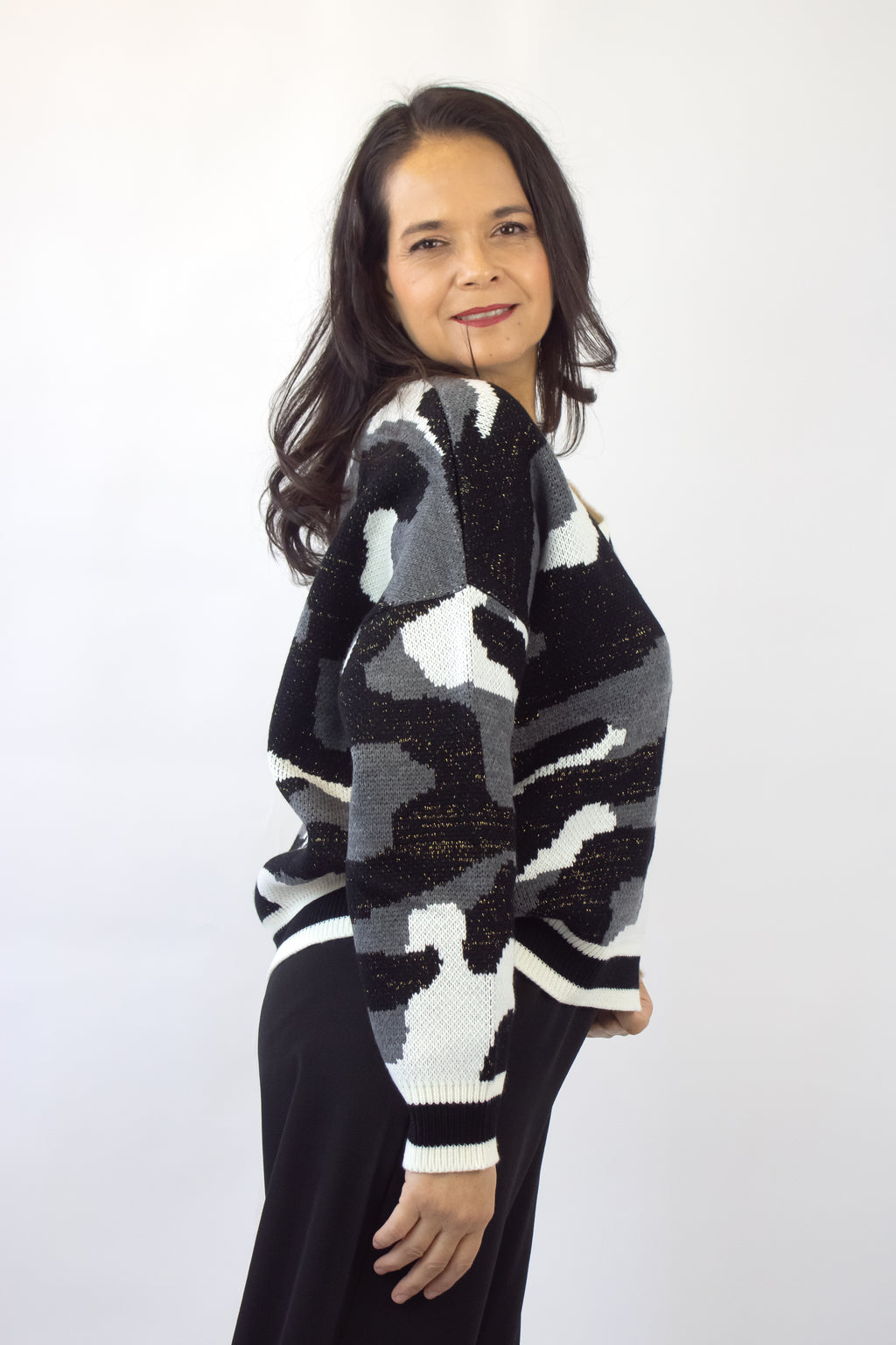 573 Sueter Camuflajeado Hilo Brilloso Cuello V