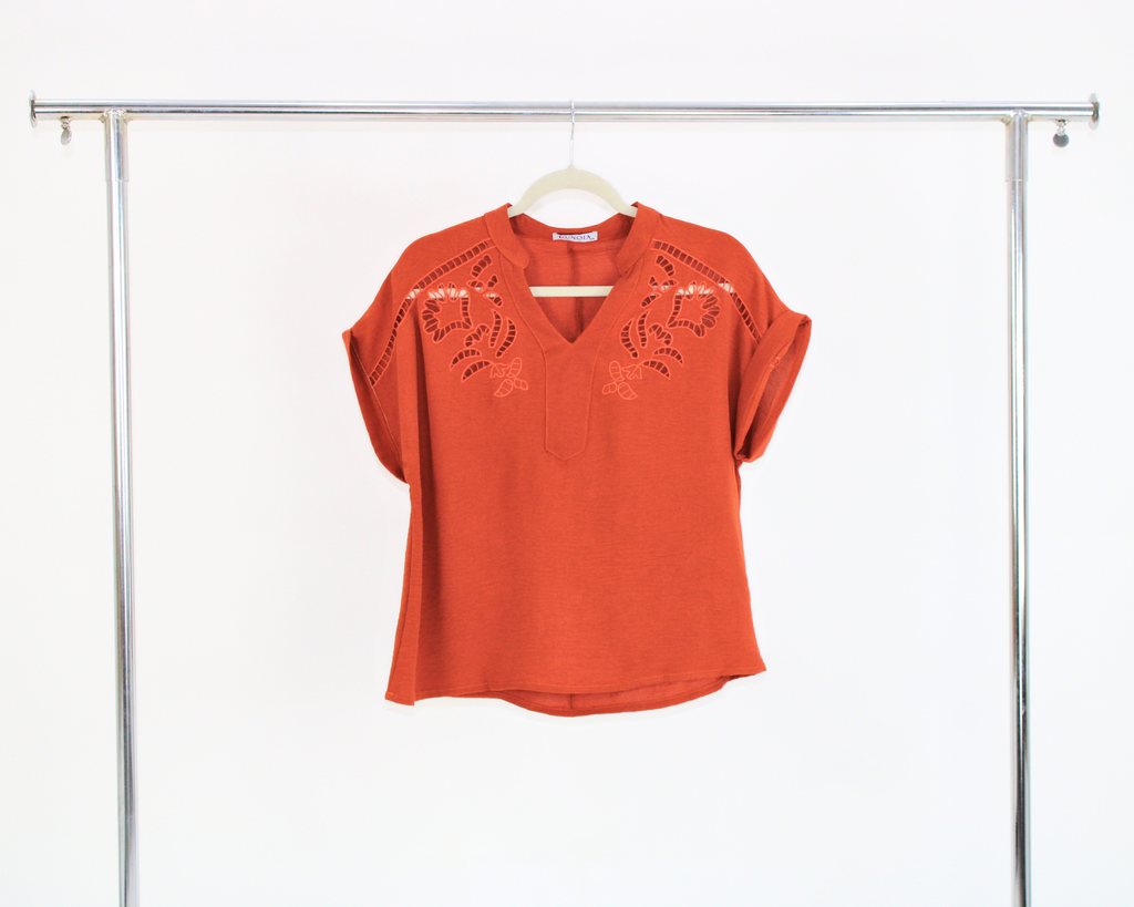 EE24183 Blusa Manga Corta Bordado Cuello