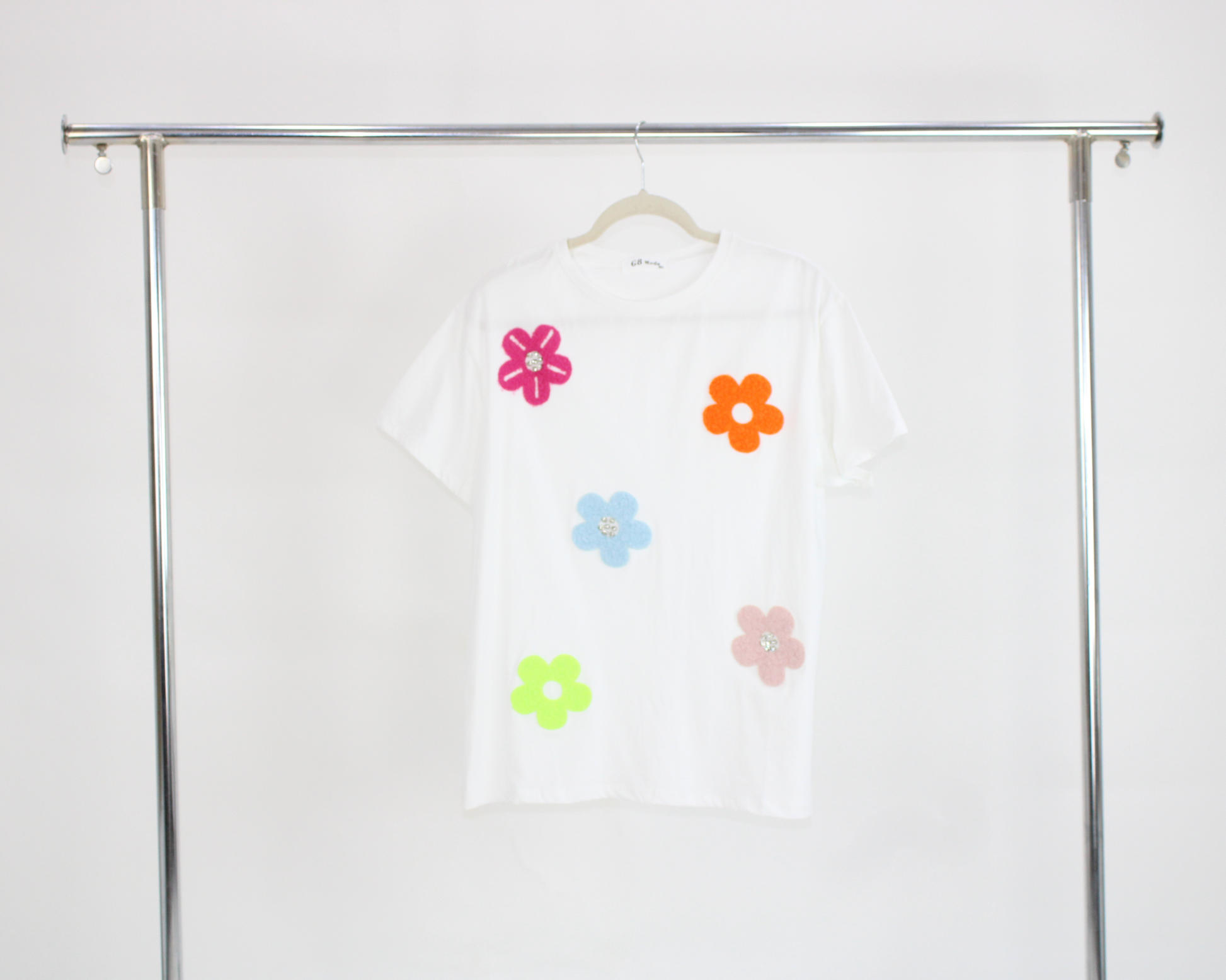 GT3M62 Blusa flor tipo peluche con piedras