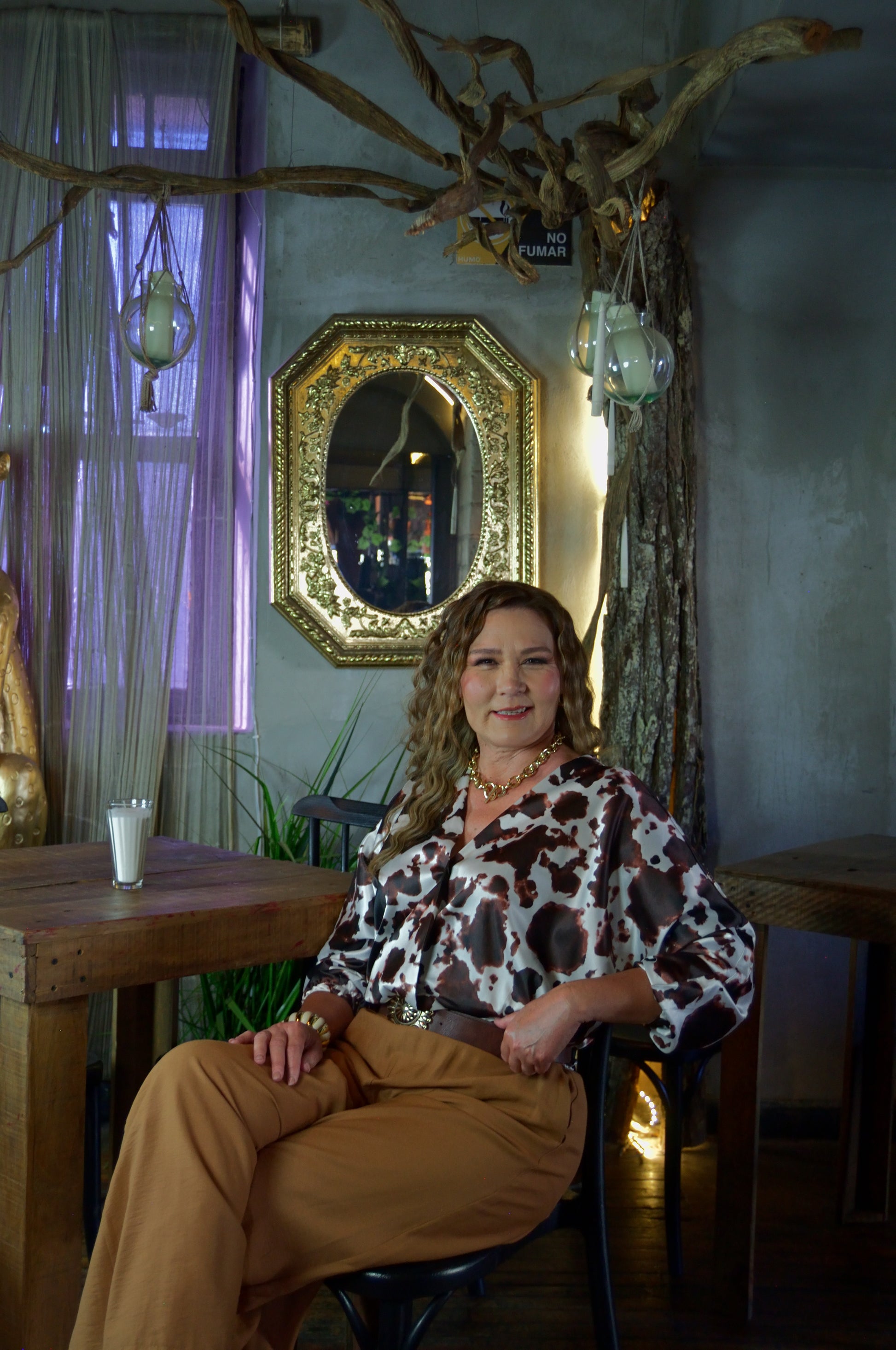 1318SVJ1 Blusa Estampado Vaca Escote Largo