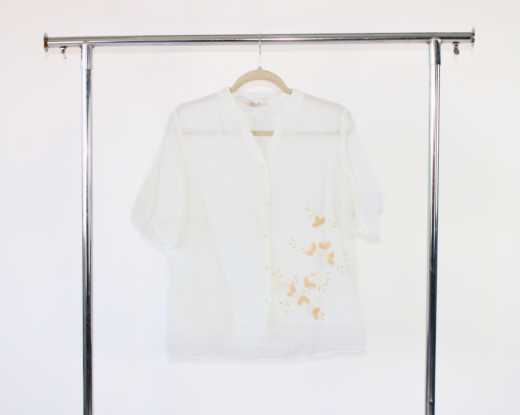 E170 Blusa Cuello Mao Manga Corta Flores Bordadas