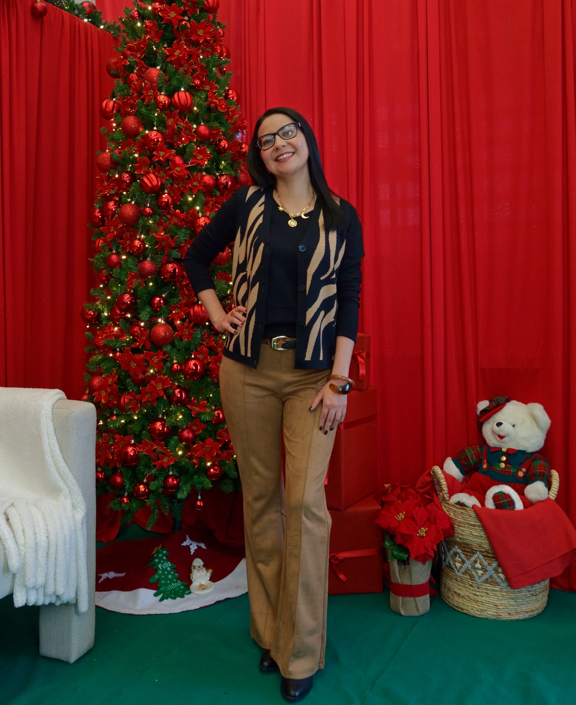 Suéter Liso Cuello V 23-6026 Bordado Cuello Y Muñeca