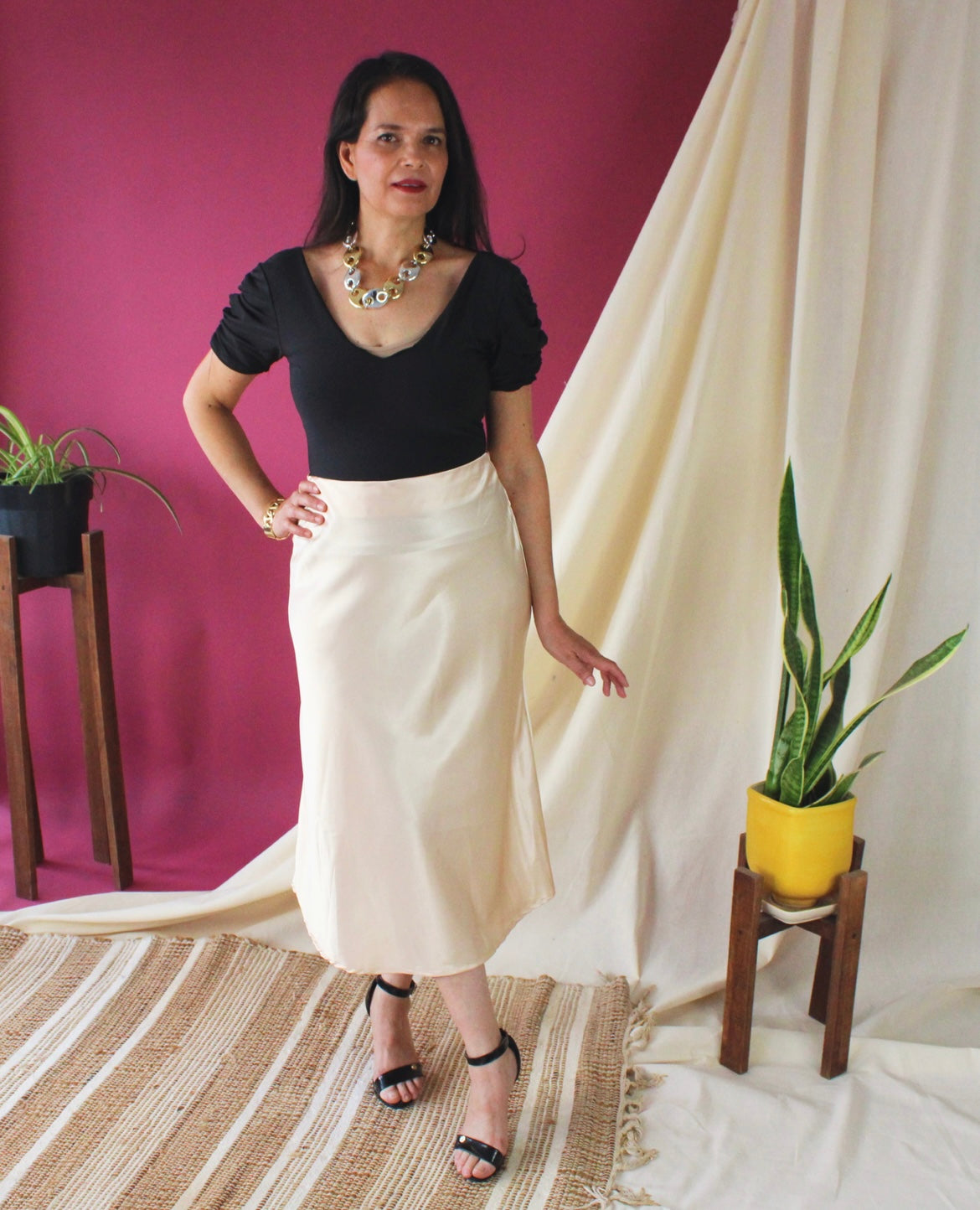 2603 Falda Esgada Satín