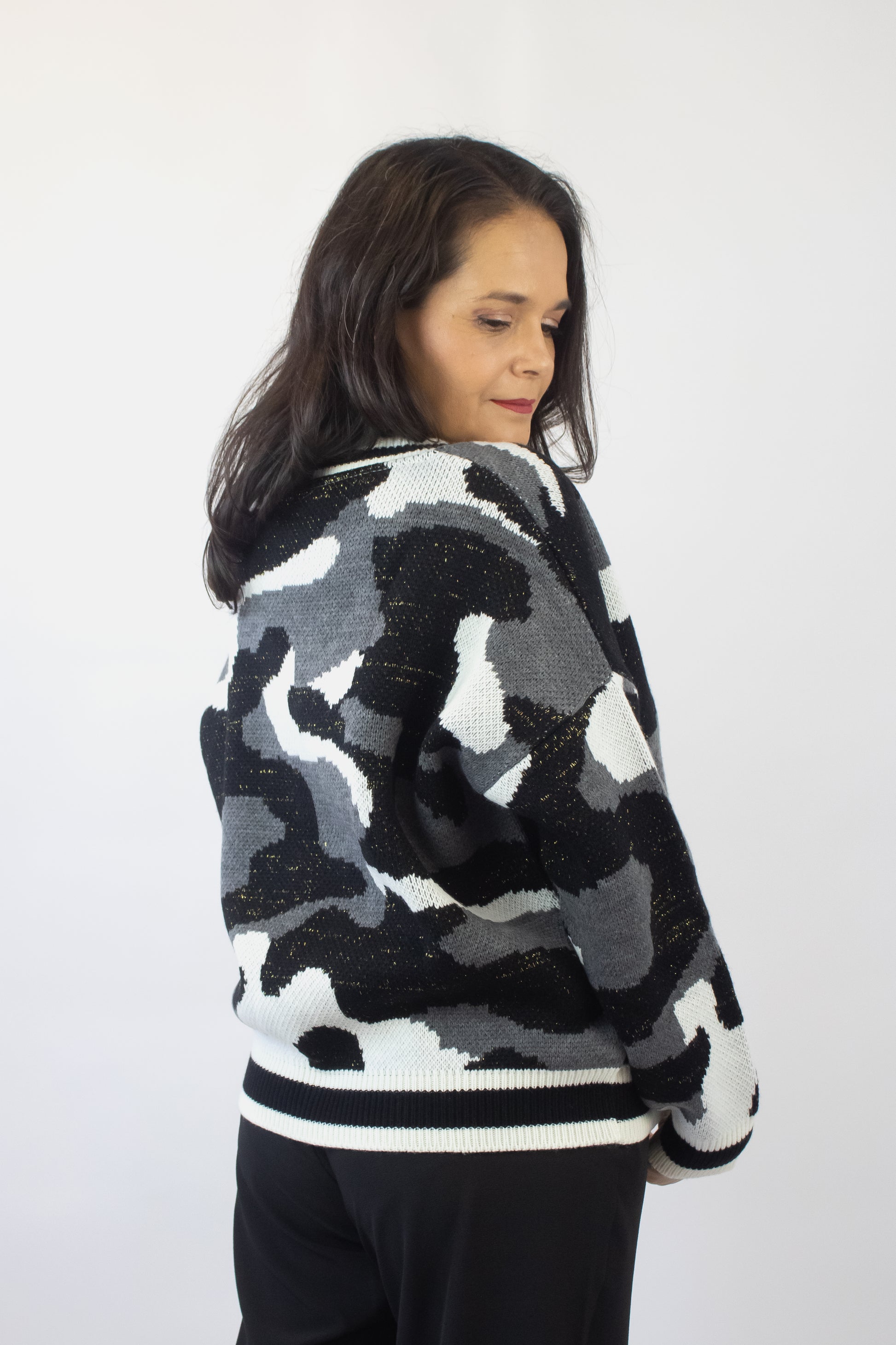 573 Sueter Camuflajeado Hilo Brilloso Cuello V