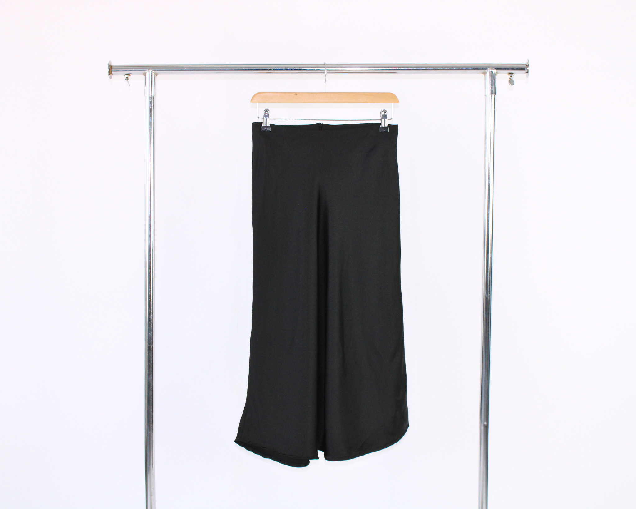 2603 Falda Esgada Satín