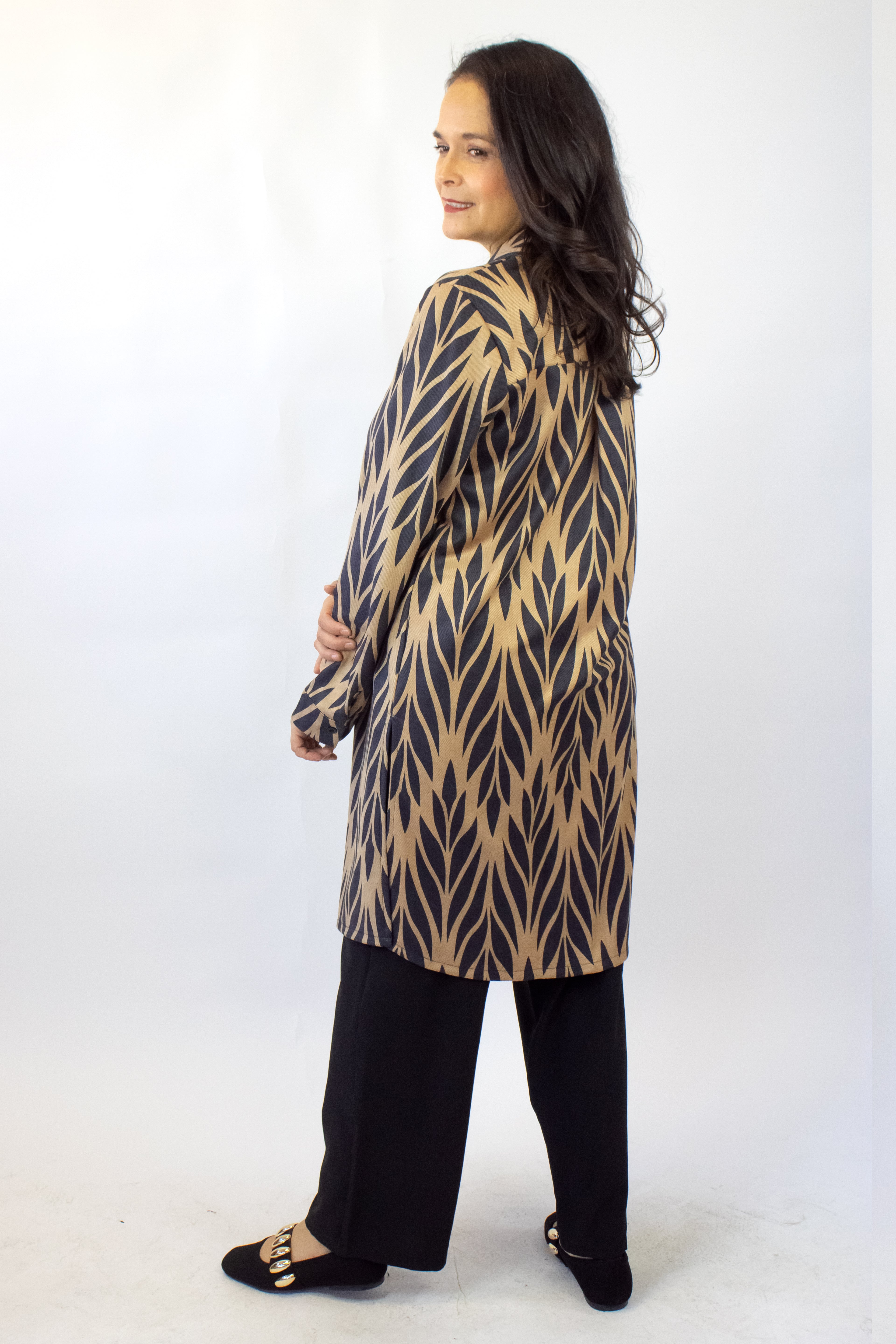 421 Conjunto Camisa con Estampado de Hojas y accesorio