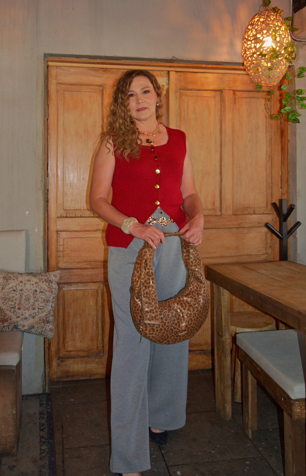 300002 Pantalonera Con Bolsas A Los Costados Y Sujetador Tipo Cadena