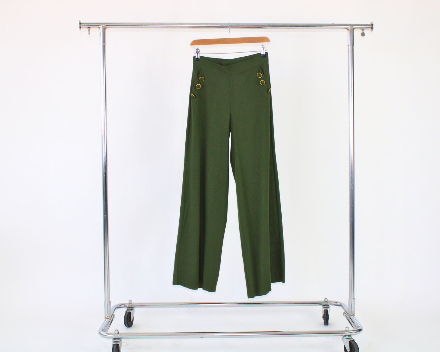 2097 Pantalon lino con botones forrados