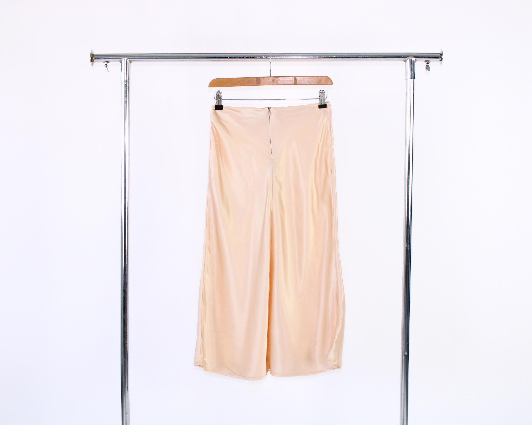 2603 Falda Esgada Satín