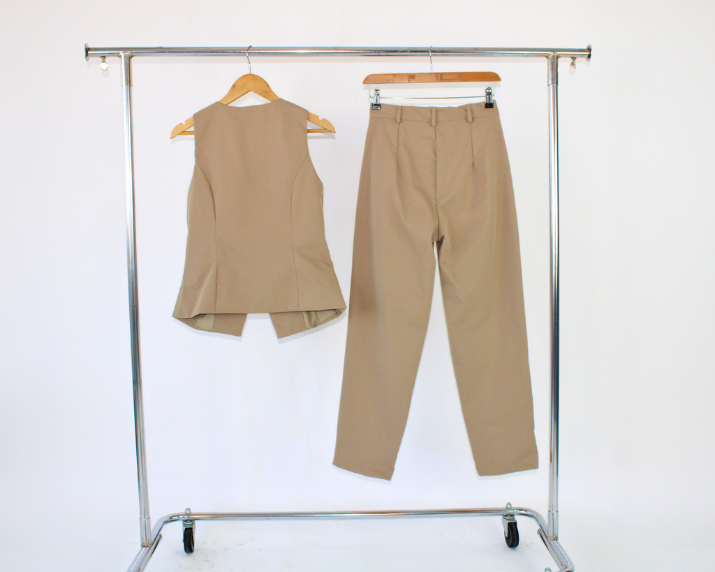 24319 Conjunto Pantalón/Chaleco Blusa Botón Plástico