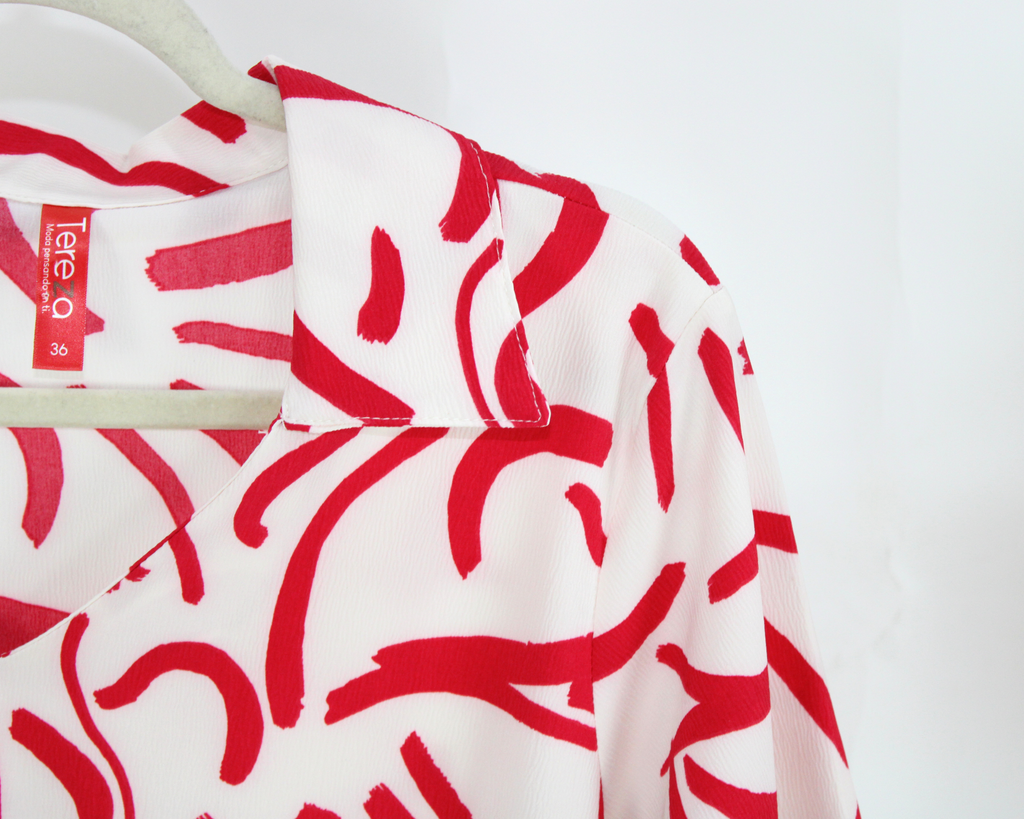 1507 Blusa Estampado líneas Cuello "V"