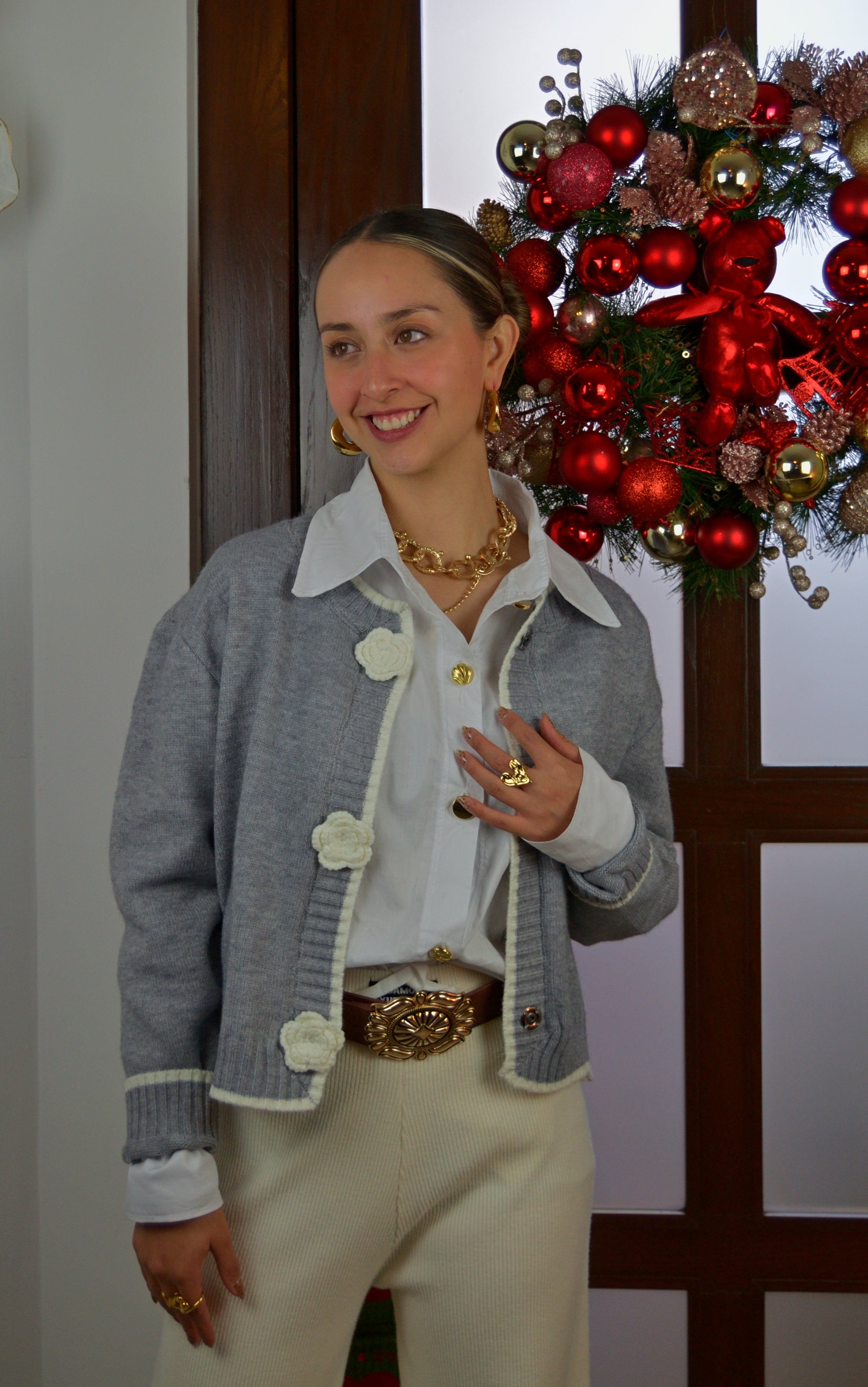 MKN-24222 Suéter tipo Chaleco Flores Bordadas